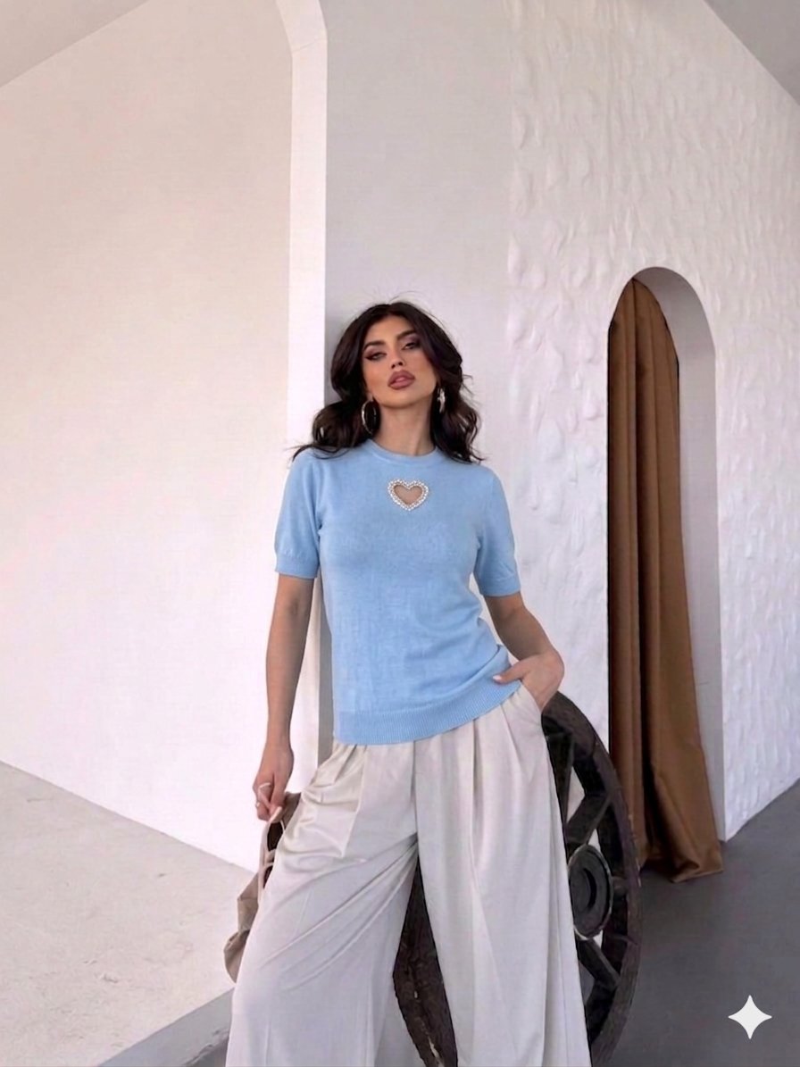 Kadın Bisiklet Yaka  Kısa Kollu Taşlı Kalp İşlemeli Triko T-Shirt 4295