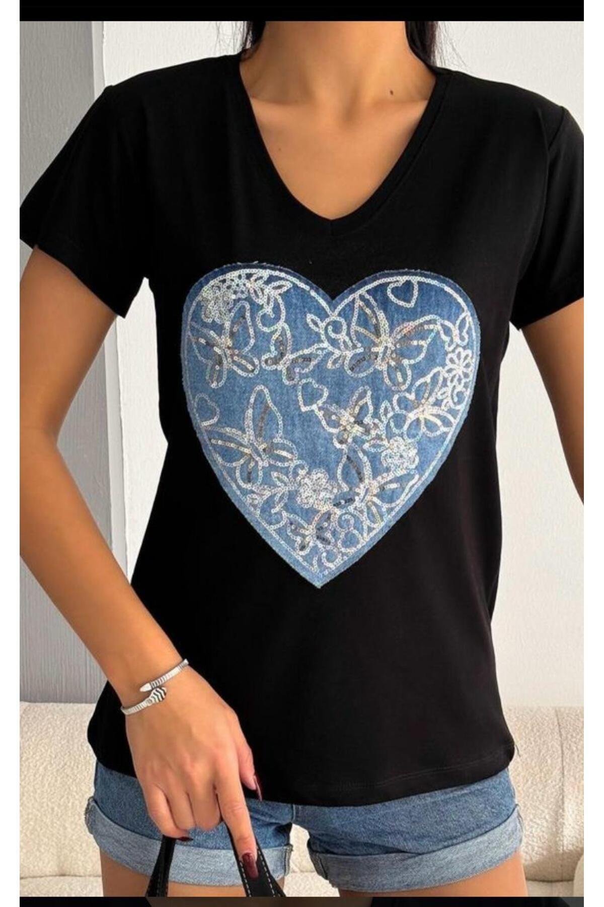 Kalp Şekilli Nakış İşlemeli T-shirt