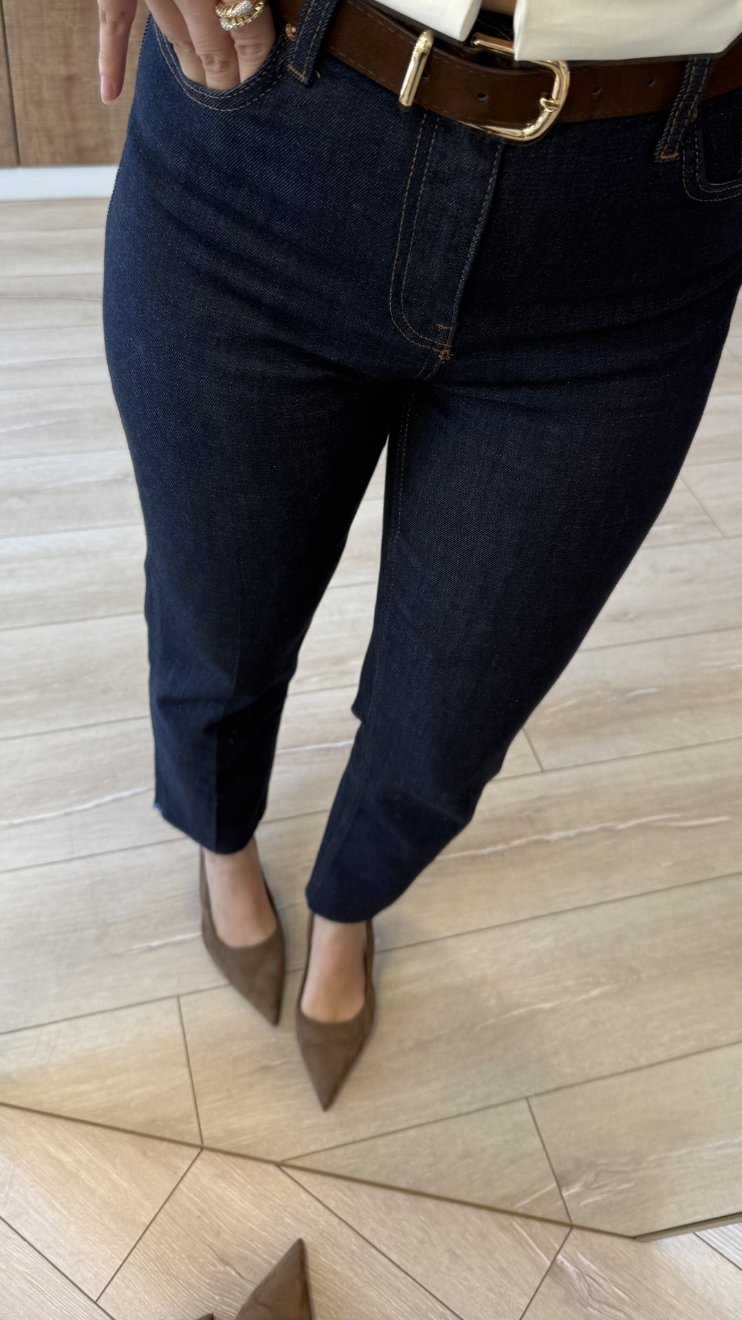 Kemerli Kesik Paça Straight Laci Jean