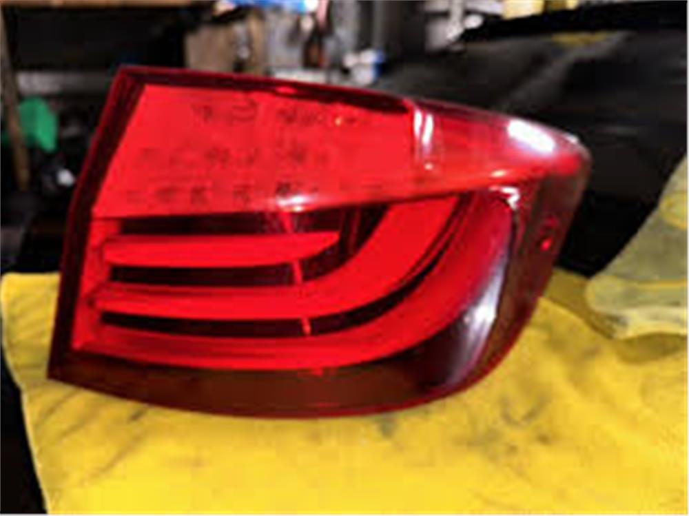 HELLA 2SD010234-101-STOP LAMBASI SAG DIS BMW 5 SERİSİ F10 2011-2013 > 63217203230