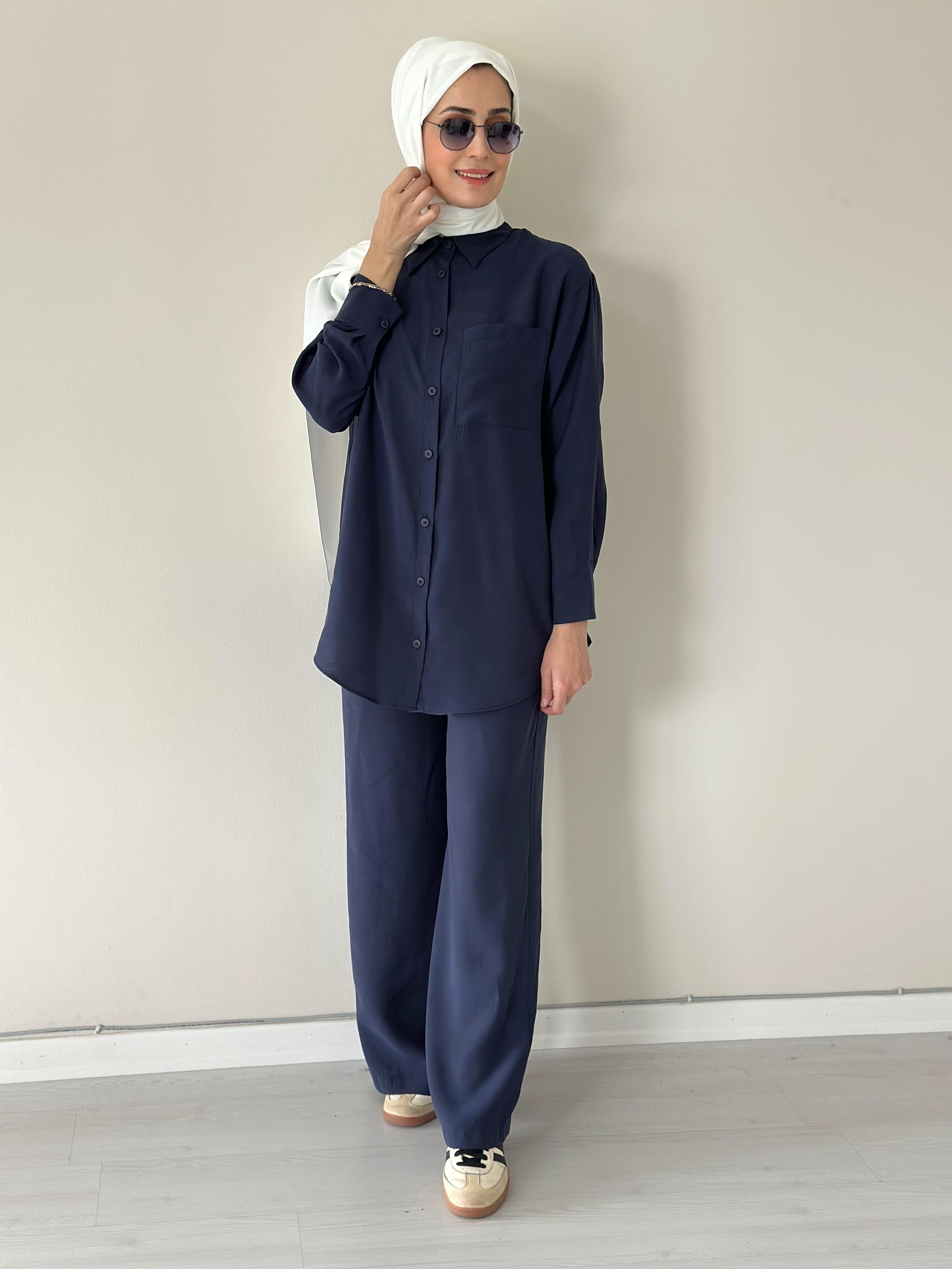 April  Takım Lacivert