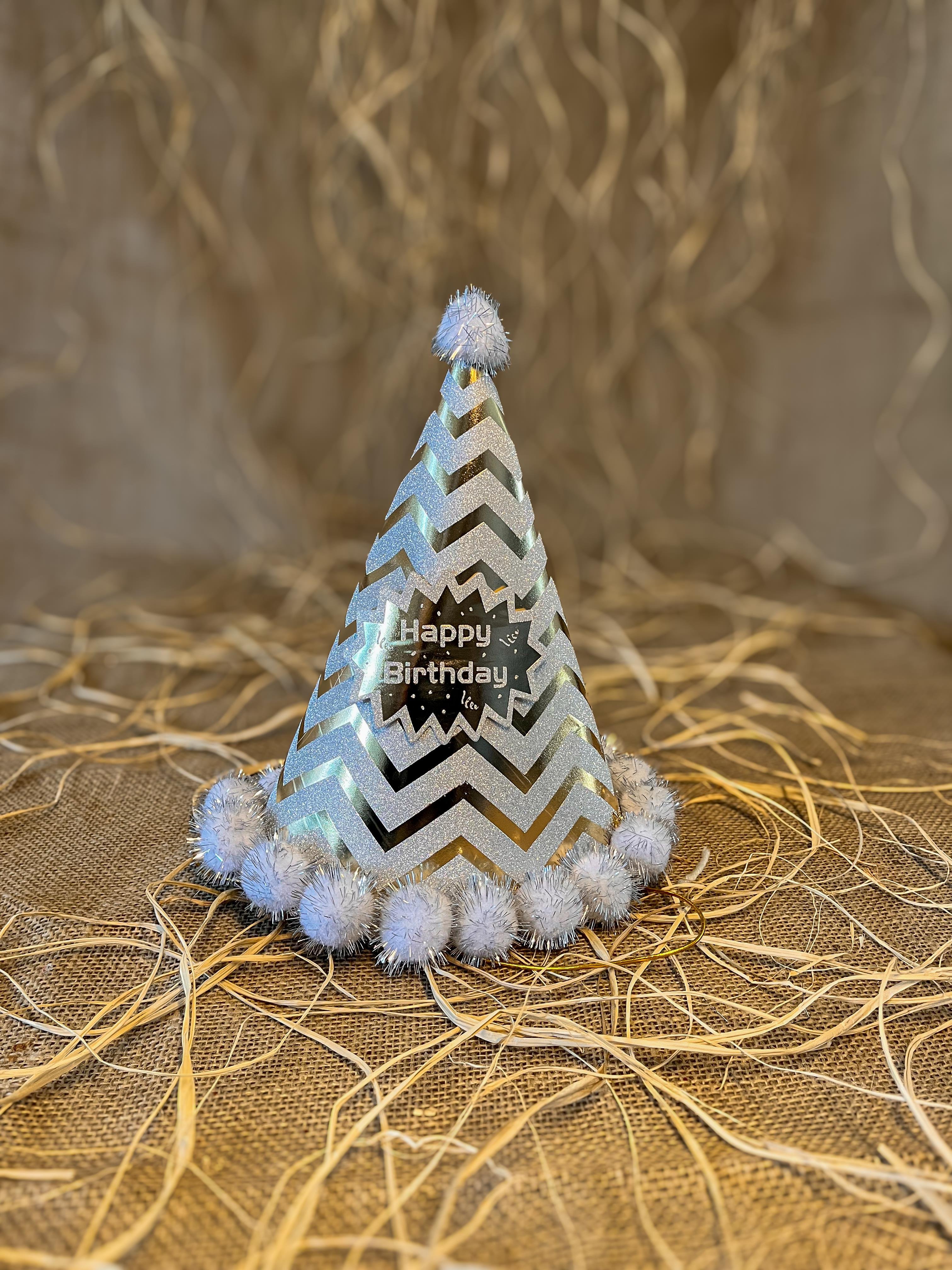 Parti AksesuarlarıBeyaz Zigzaglı Karton Şapka Happy Birthday 