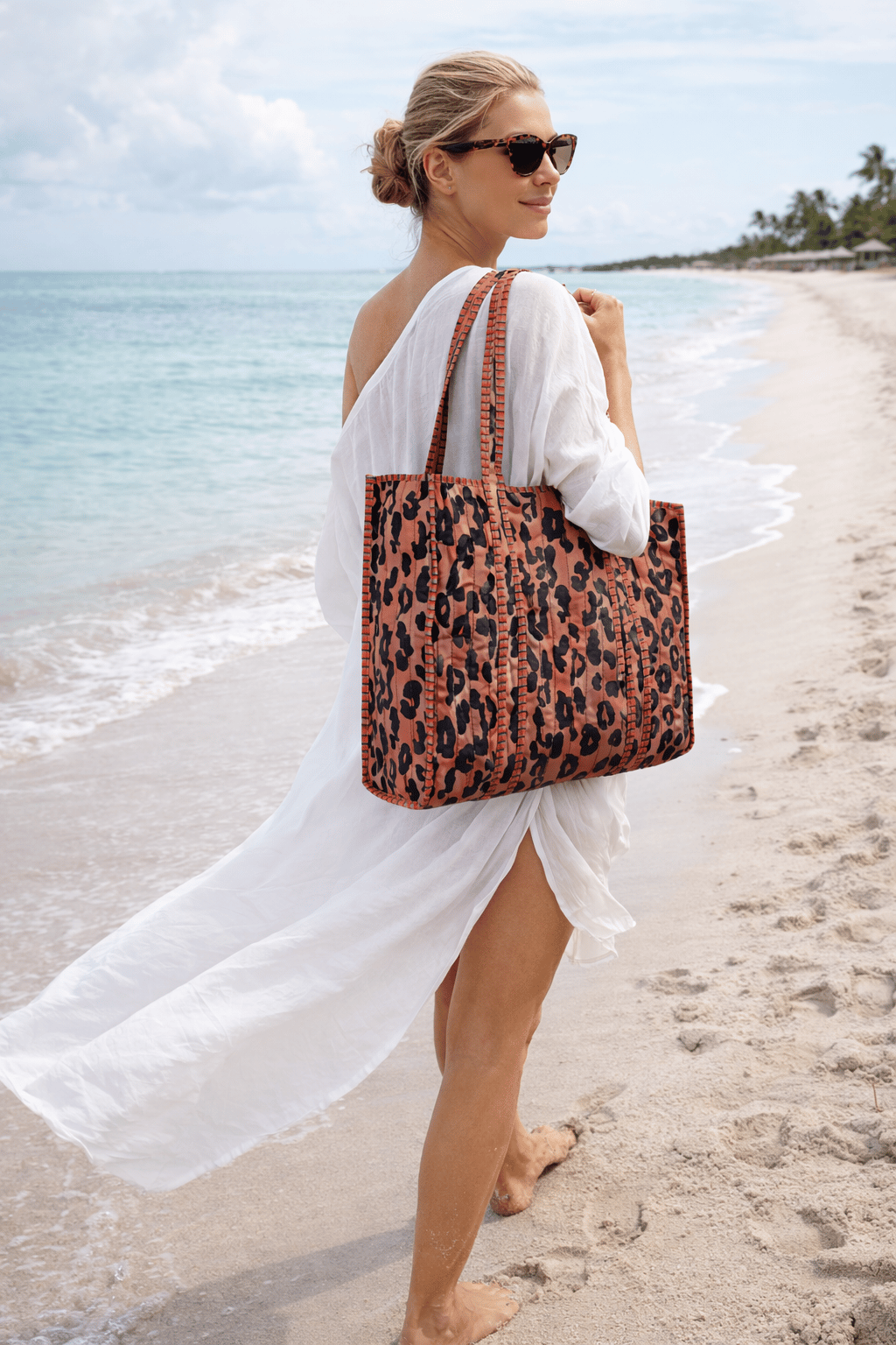 Patch Yama Desen Baskılı Kapitoneli Plaj Çantası, İçi Çizgili Baskılı Shopper Çanta, Pembe Plaj Çantası