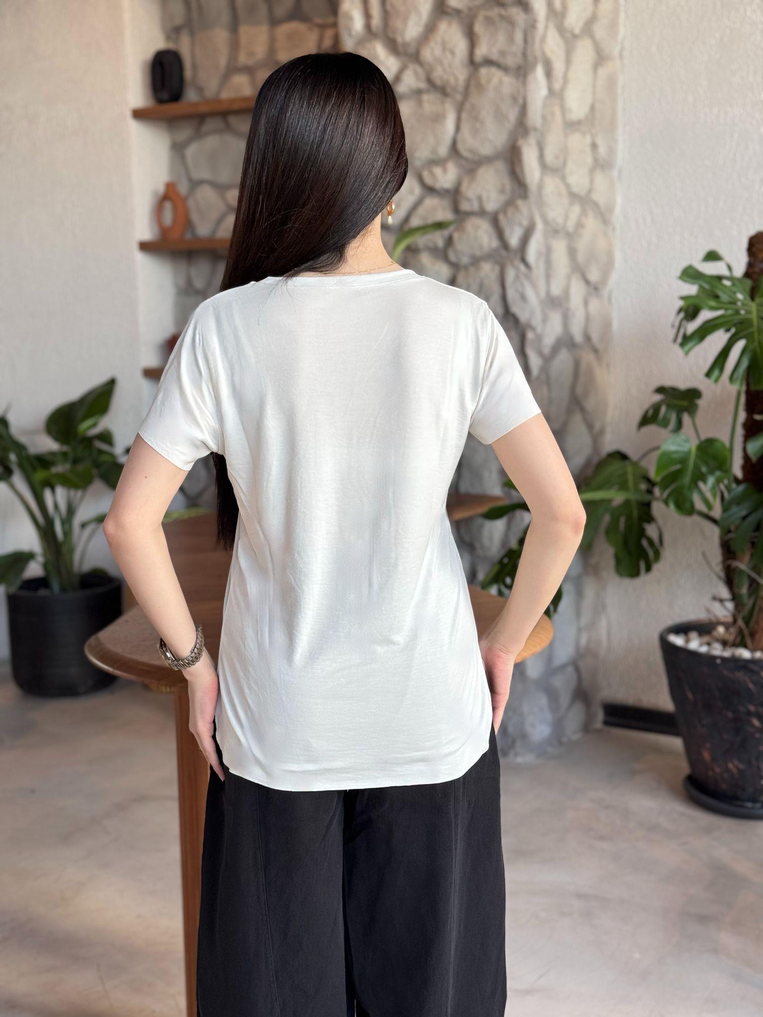 V Yaka Lazer Kesim Comfort T-Shirt