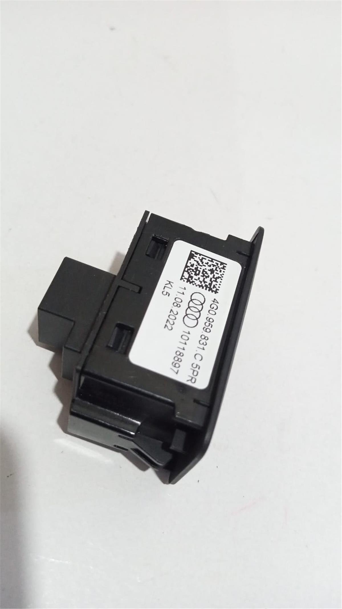 VW AUDI SKODA SEAT OEM BAGAJ KİLİT DÜĞMESİ 4G0 959 831 C