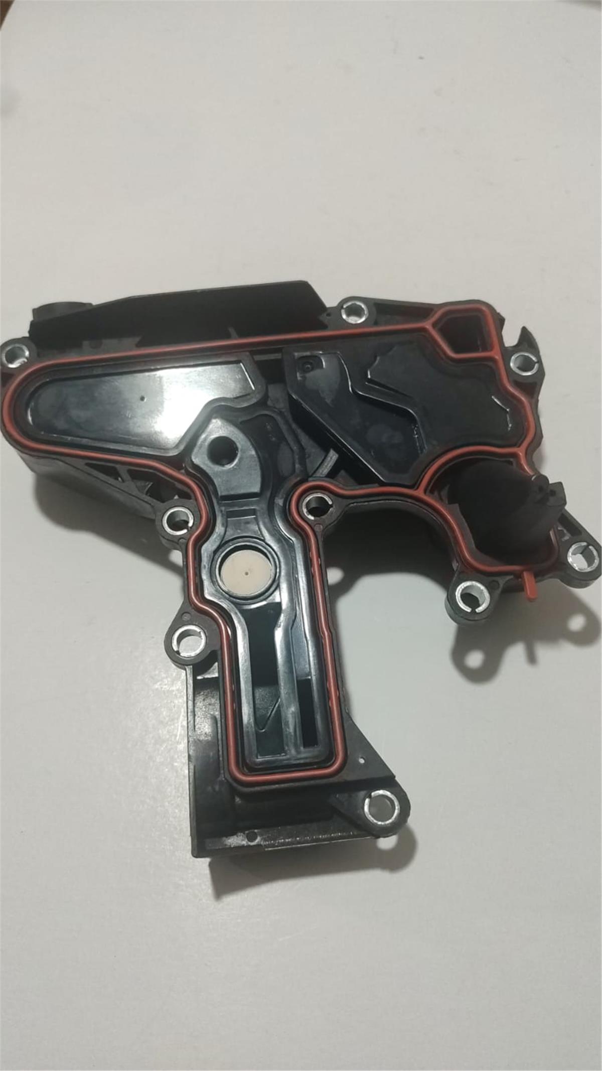 VW-OEM YAĞ AYIRICI 06H103495