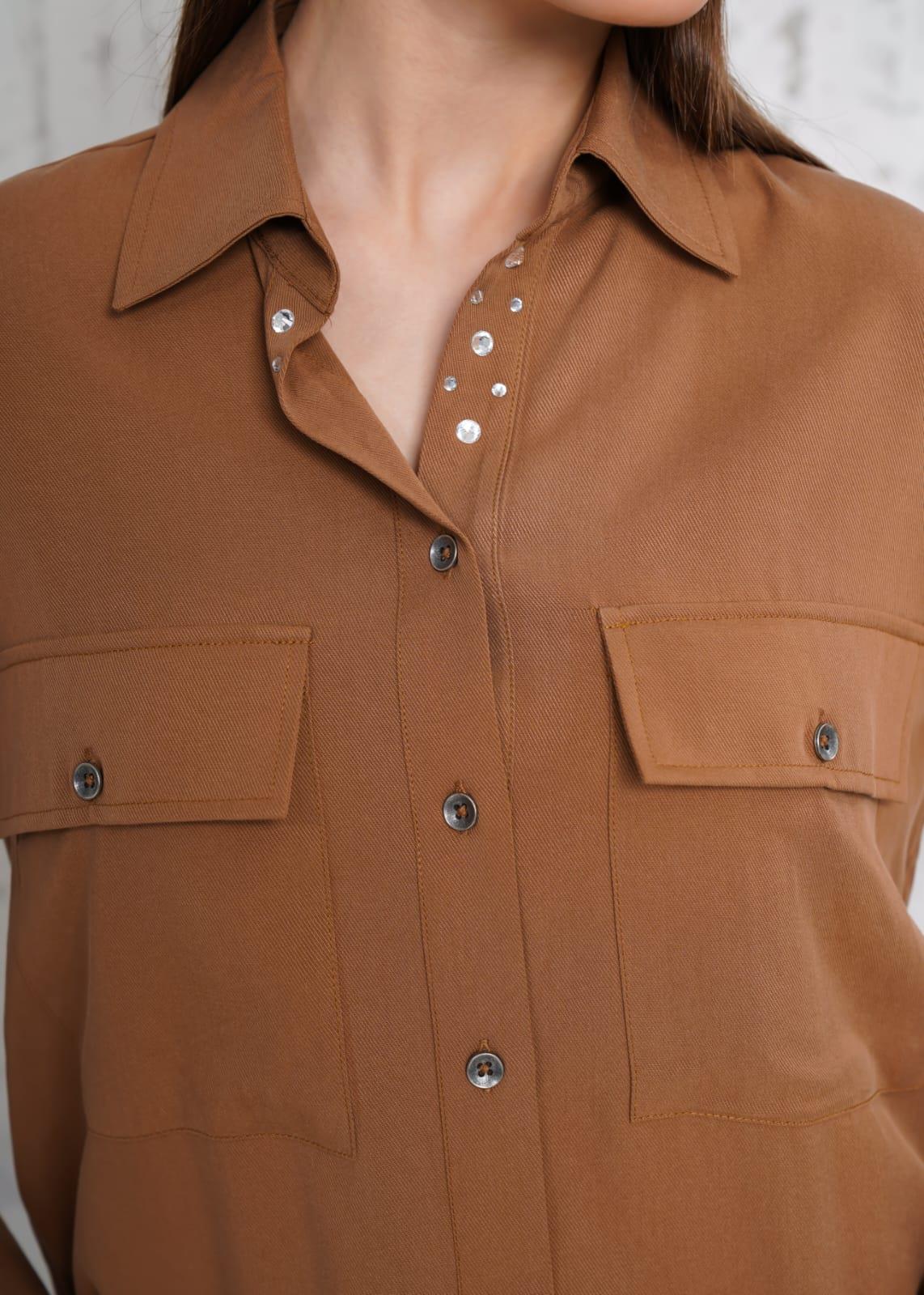 RİGALA DEVE TÜYÜ ÇİFT CEP KAPAKLI UZUN KOLLU KISA OVERSIZE TENCEL GÖMLEK