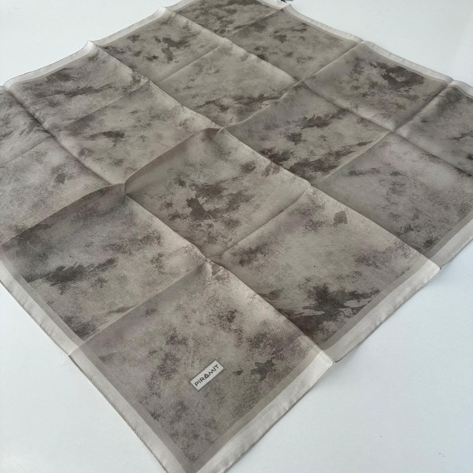 Piramit Desenli Kehribar Eşarp LTP0505