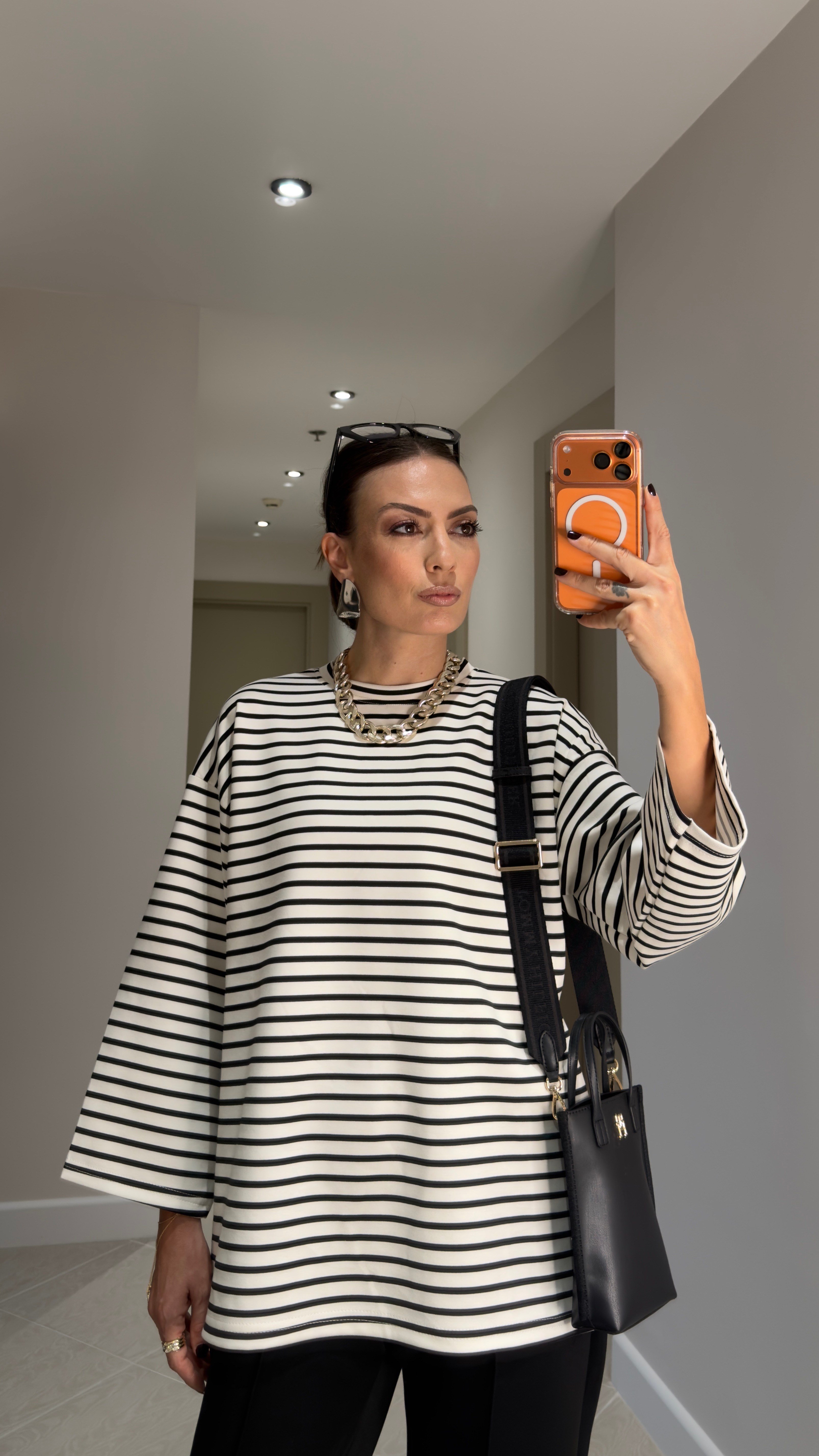 SİYAH YATAY ÇİZGİLİ SWEATSHIRT