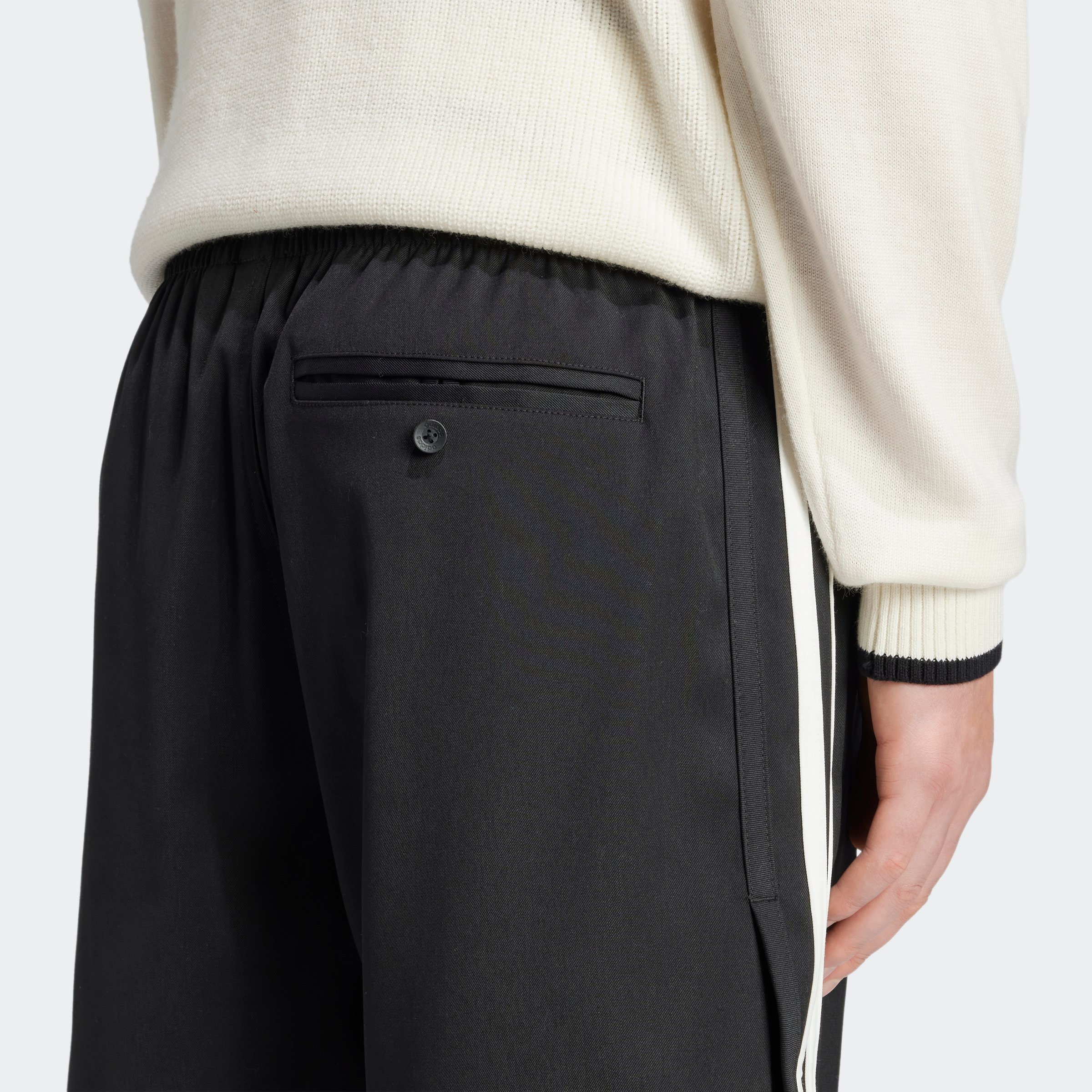 3 STRIPE SHORT