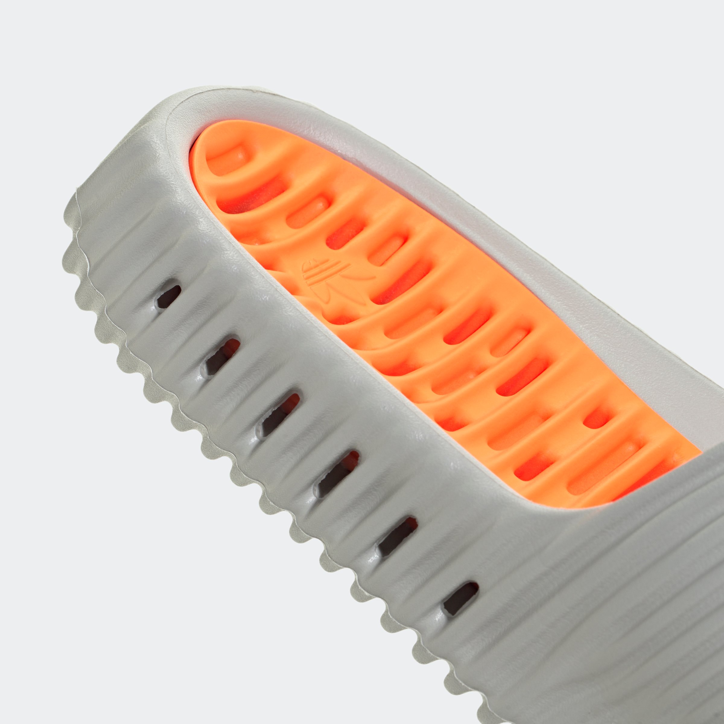 ADILETTE 25