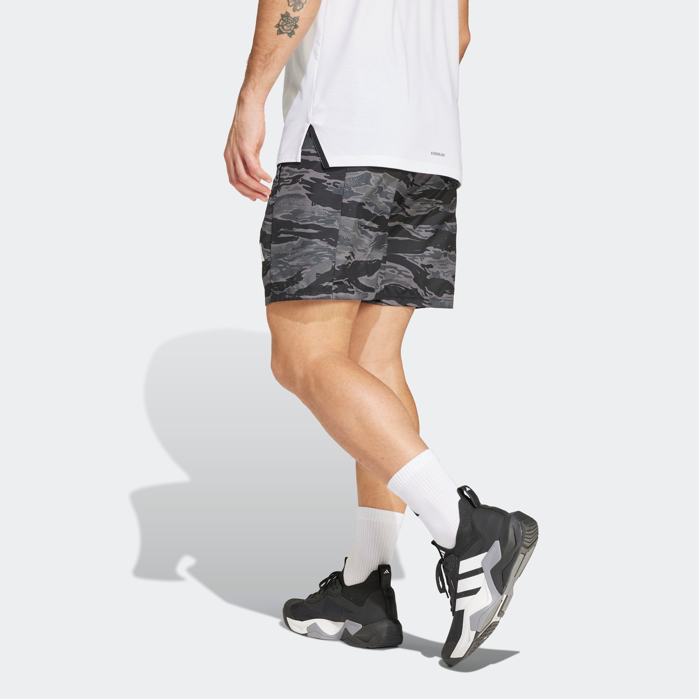 CAMO AOP SHORT