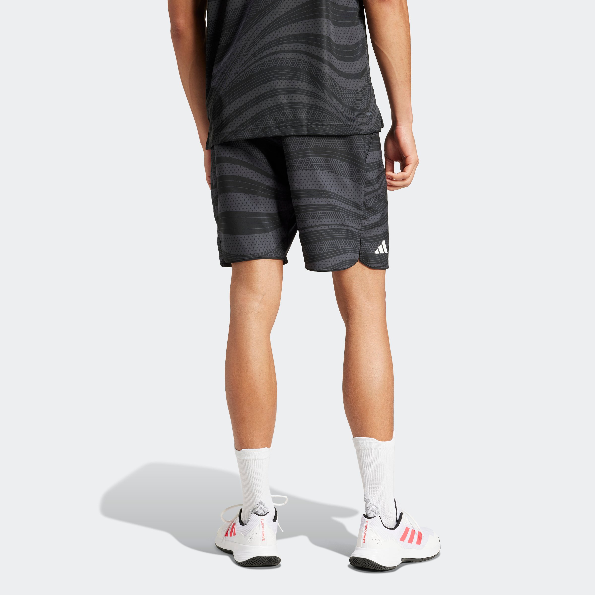 CLUB GRAPHSHORT