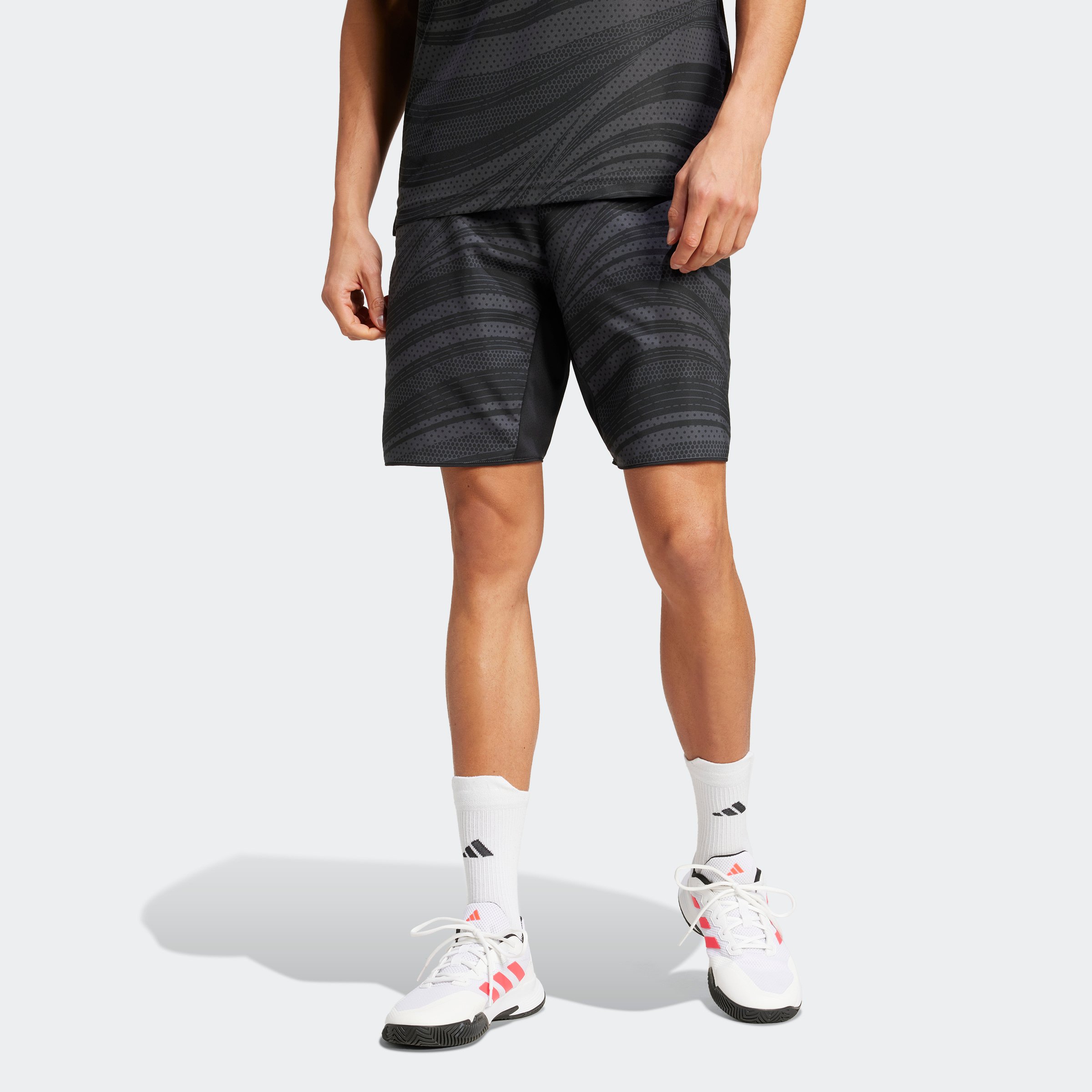 CLUB GRAPHSHORT