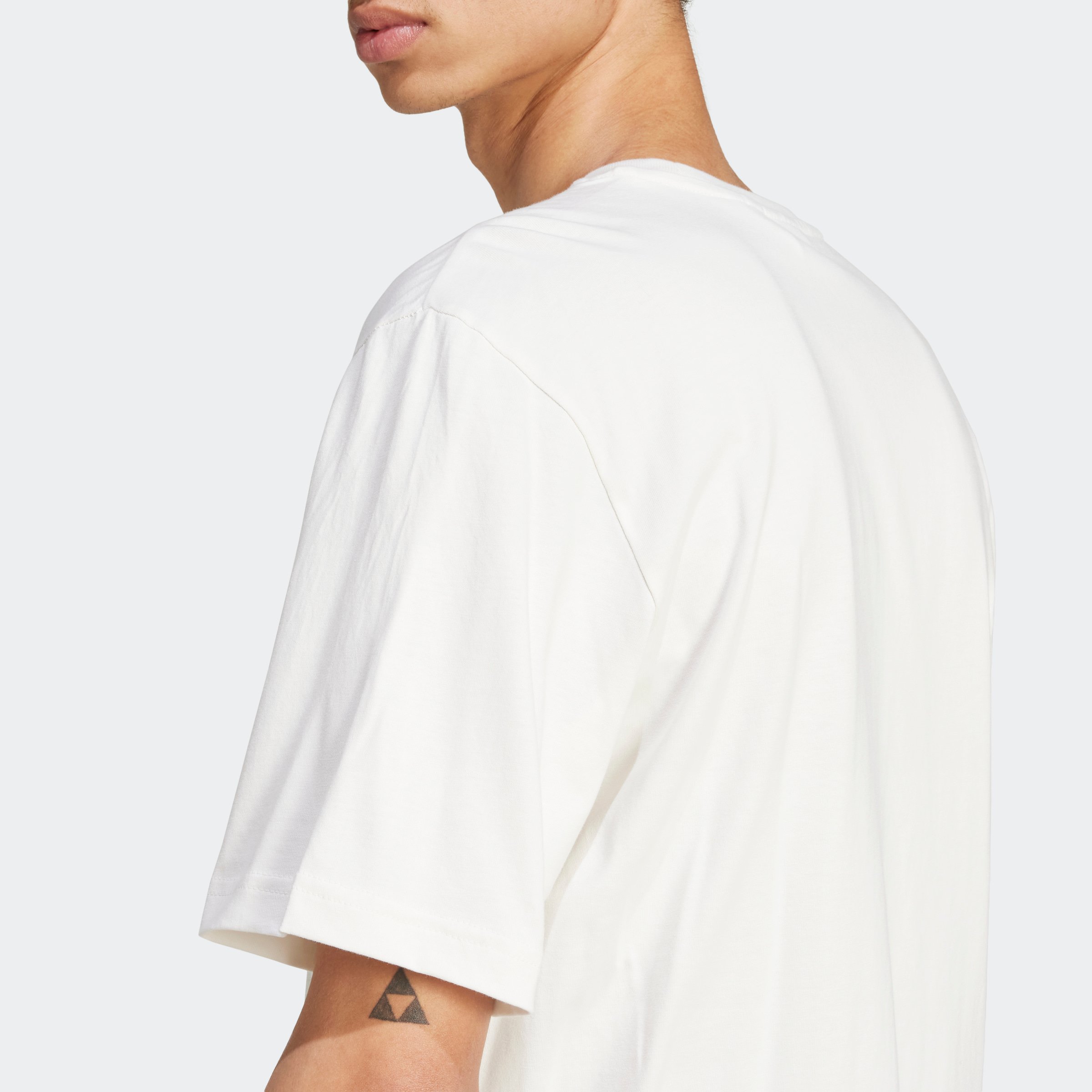 Q12 MONOGRAM T