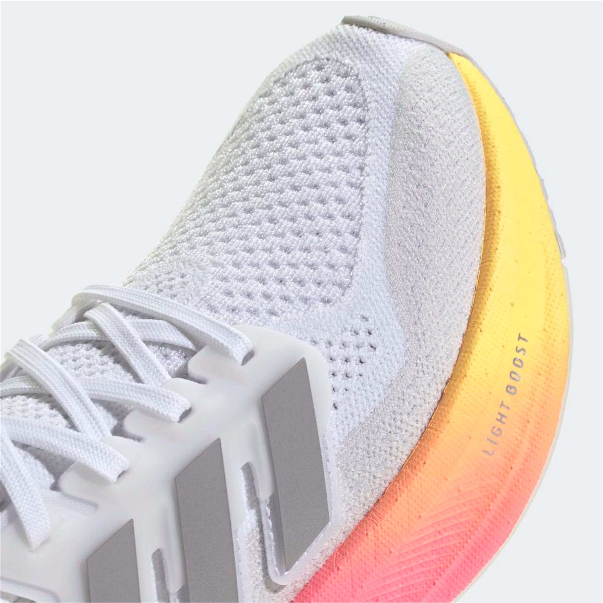 ULTRABOOST 5 W