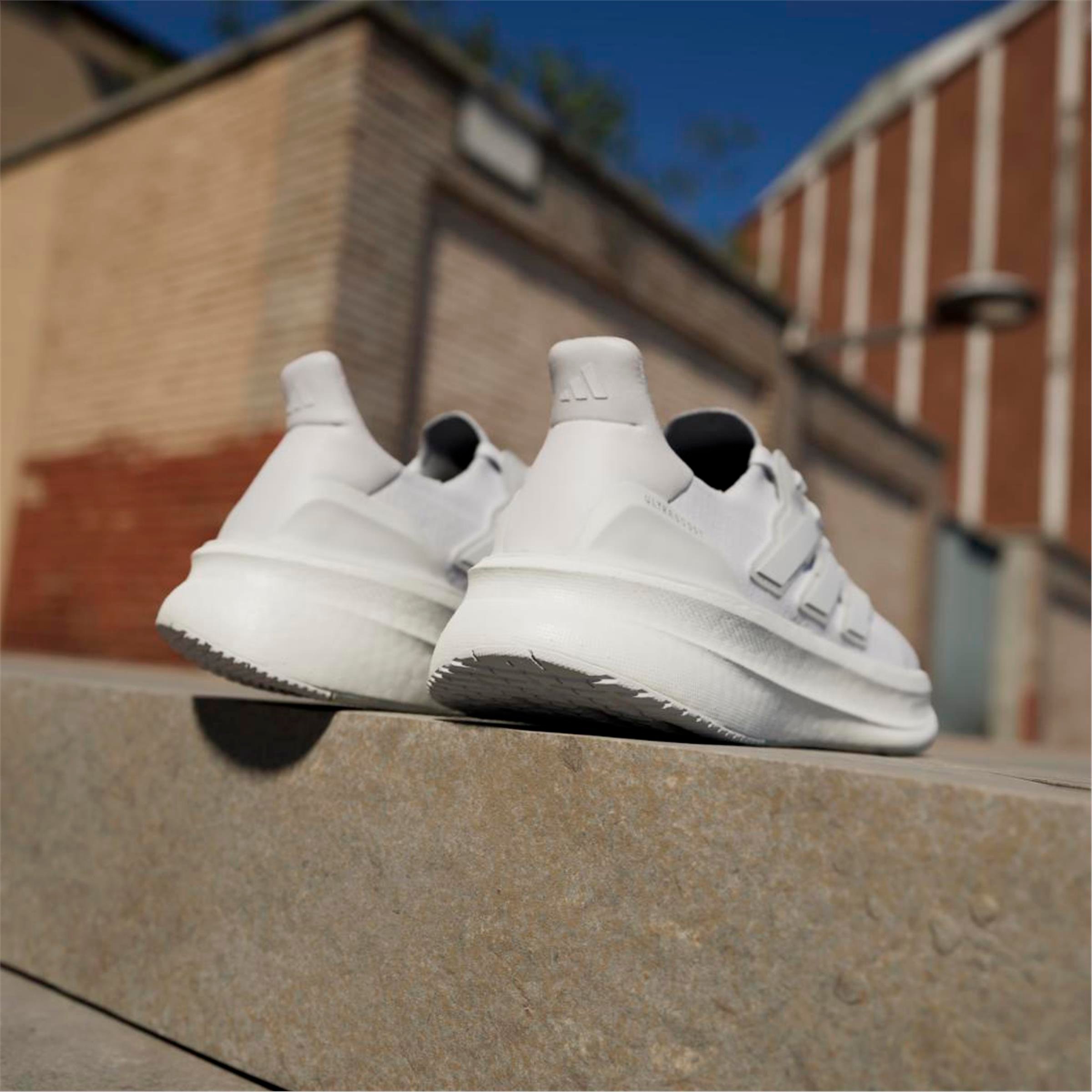 ULTRABOOST 5 W