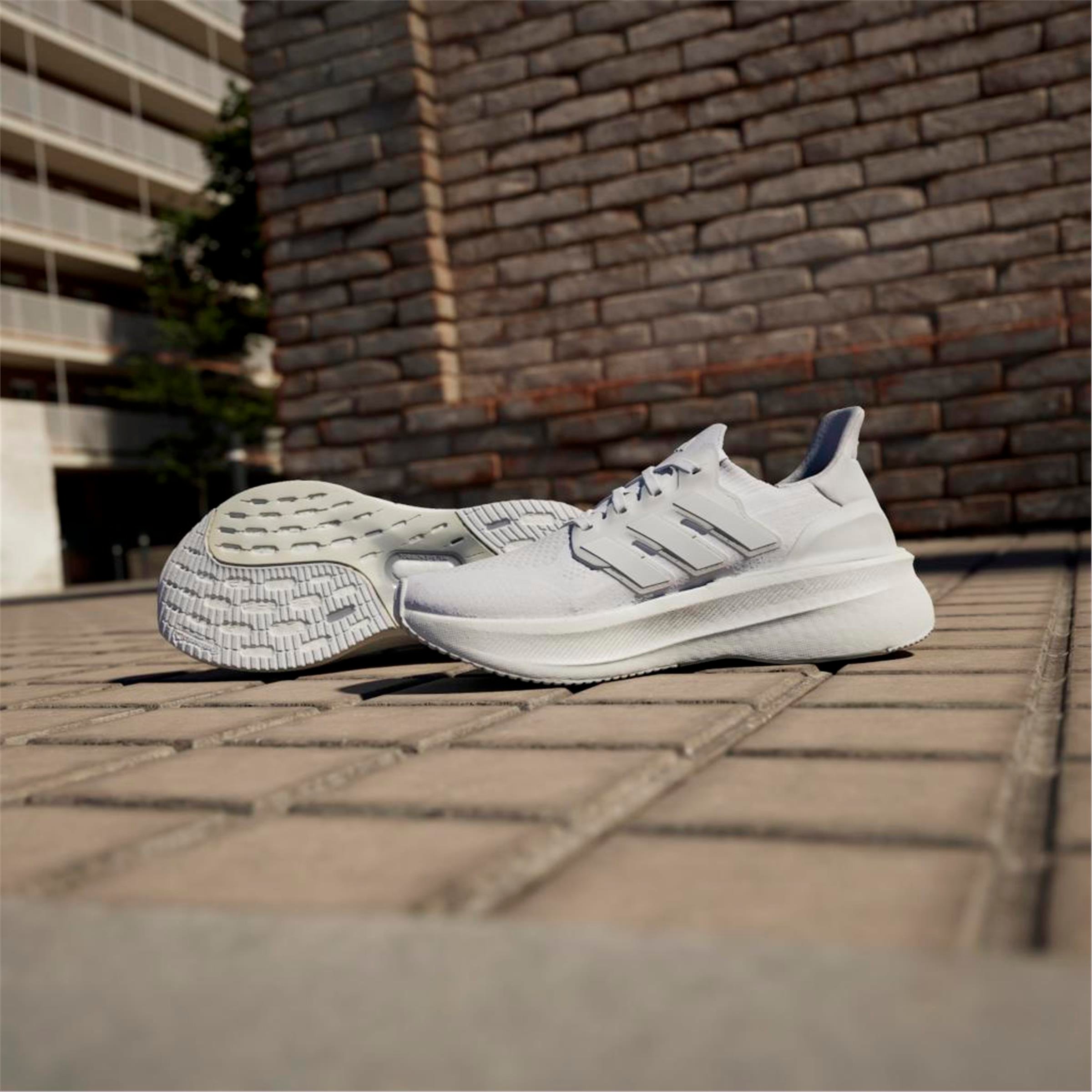 ULTRABOOST 5 W
