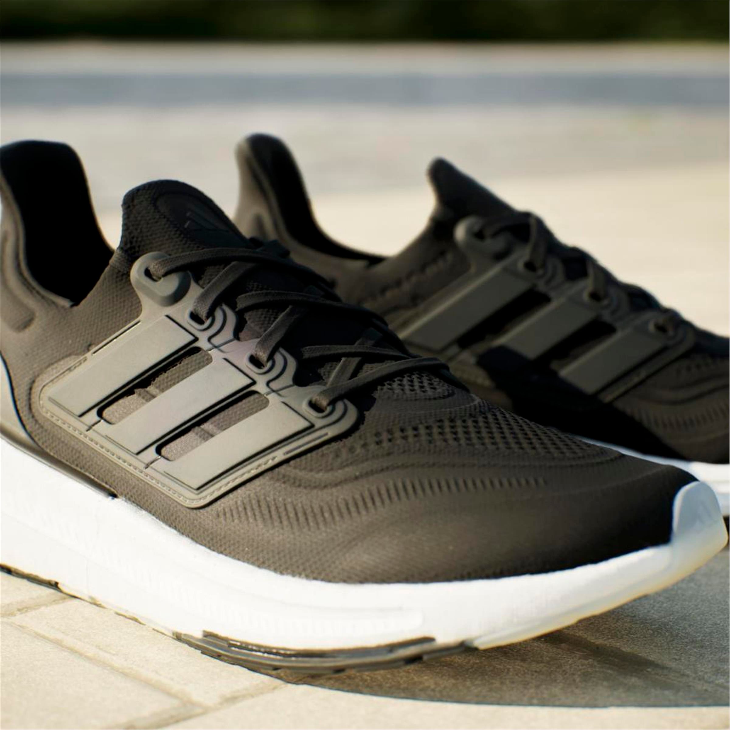 ULTRABOOST LIGHT