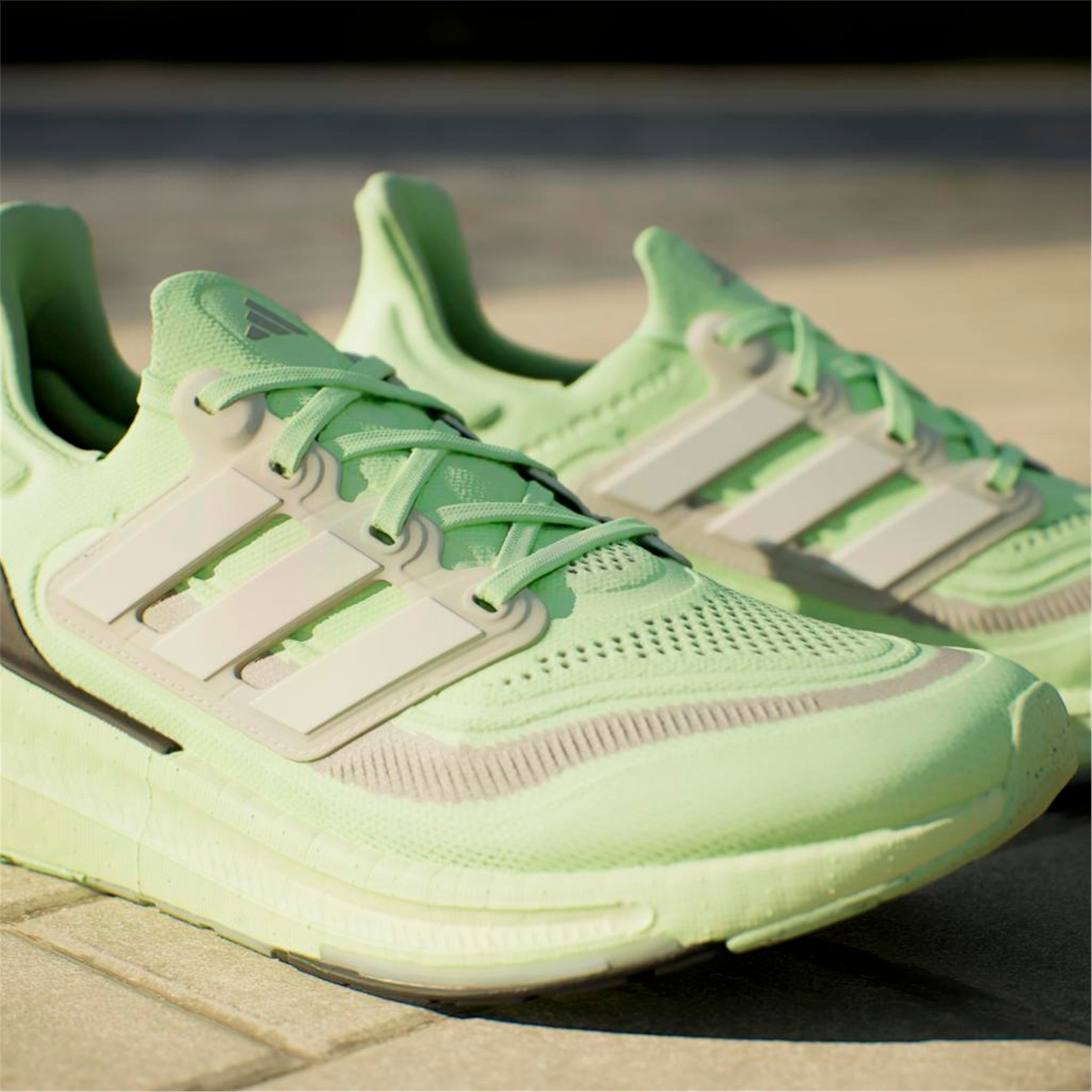 ULTRABOOST LIGHT