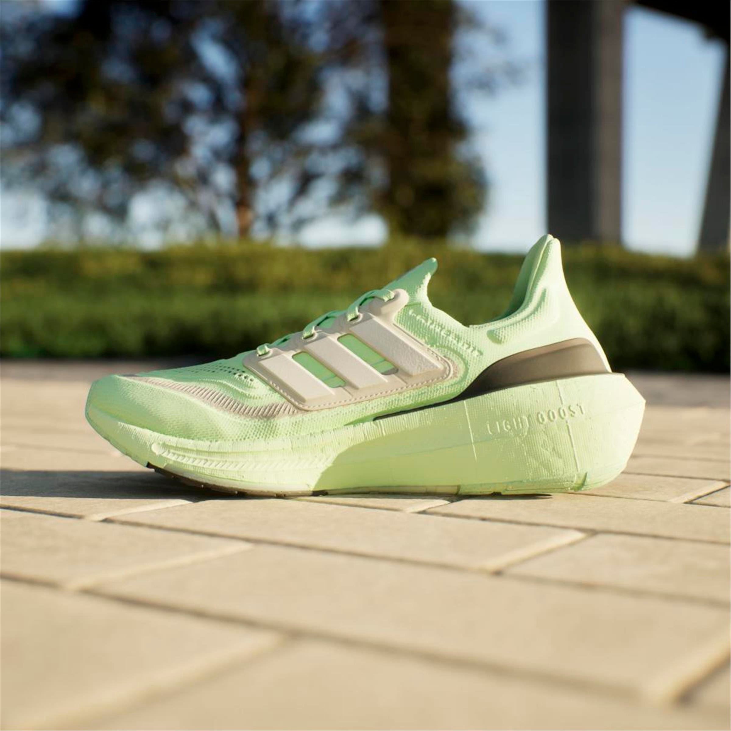 ULTRABOOST LIGHT
