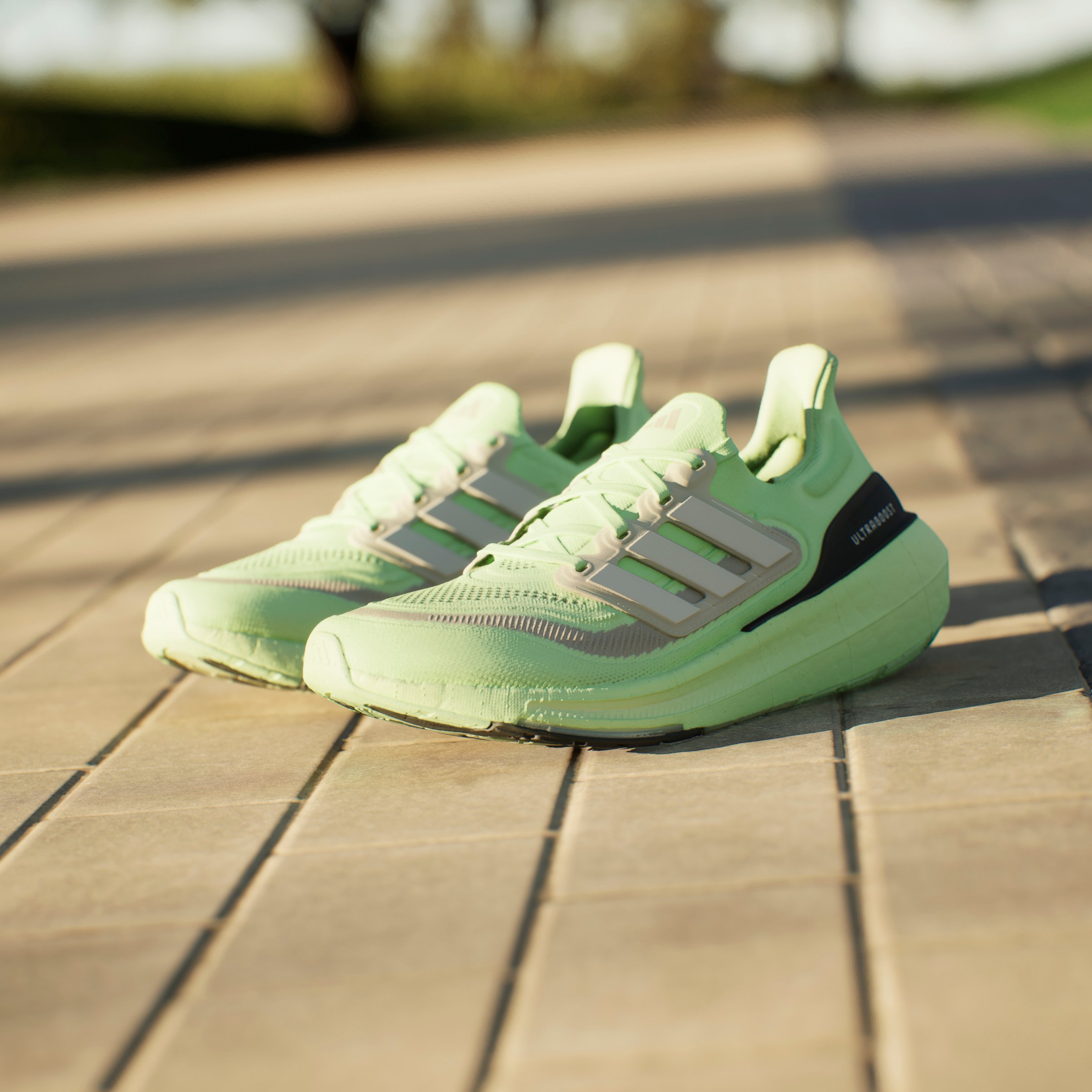 ULTRABOOST LIGHT