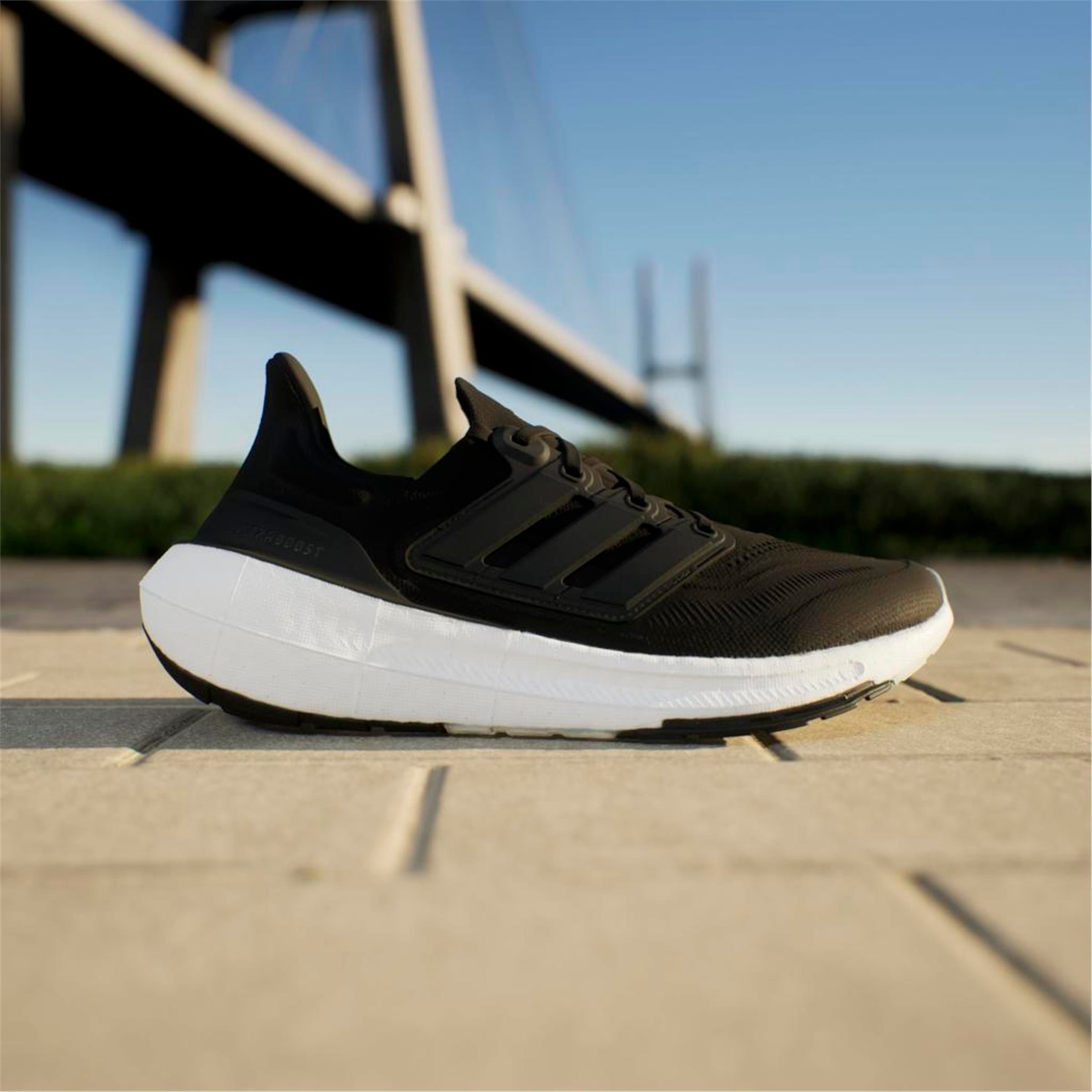 ULTRABOOST LIGHT