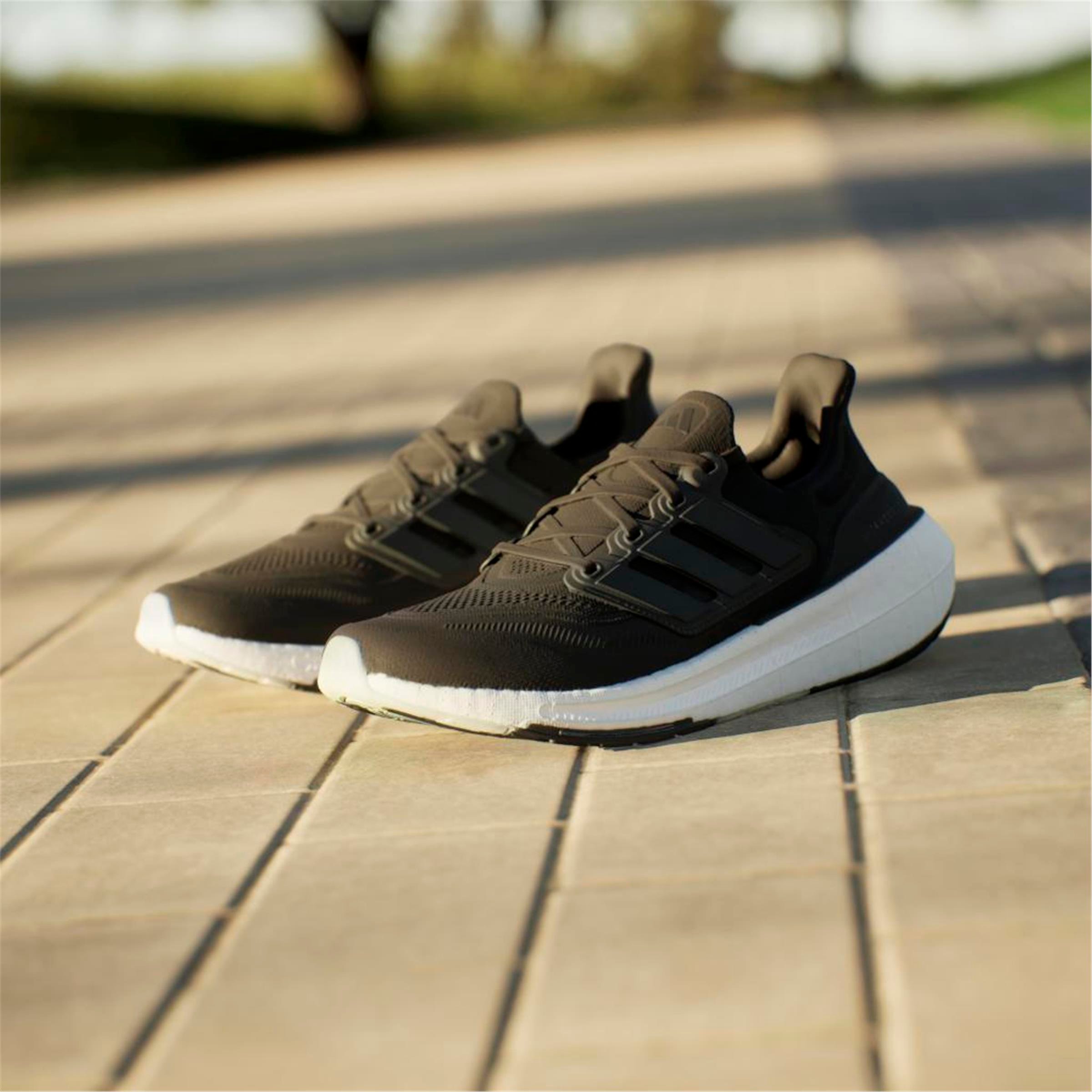ULTRABOOST LIGHT