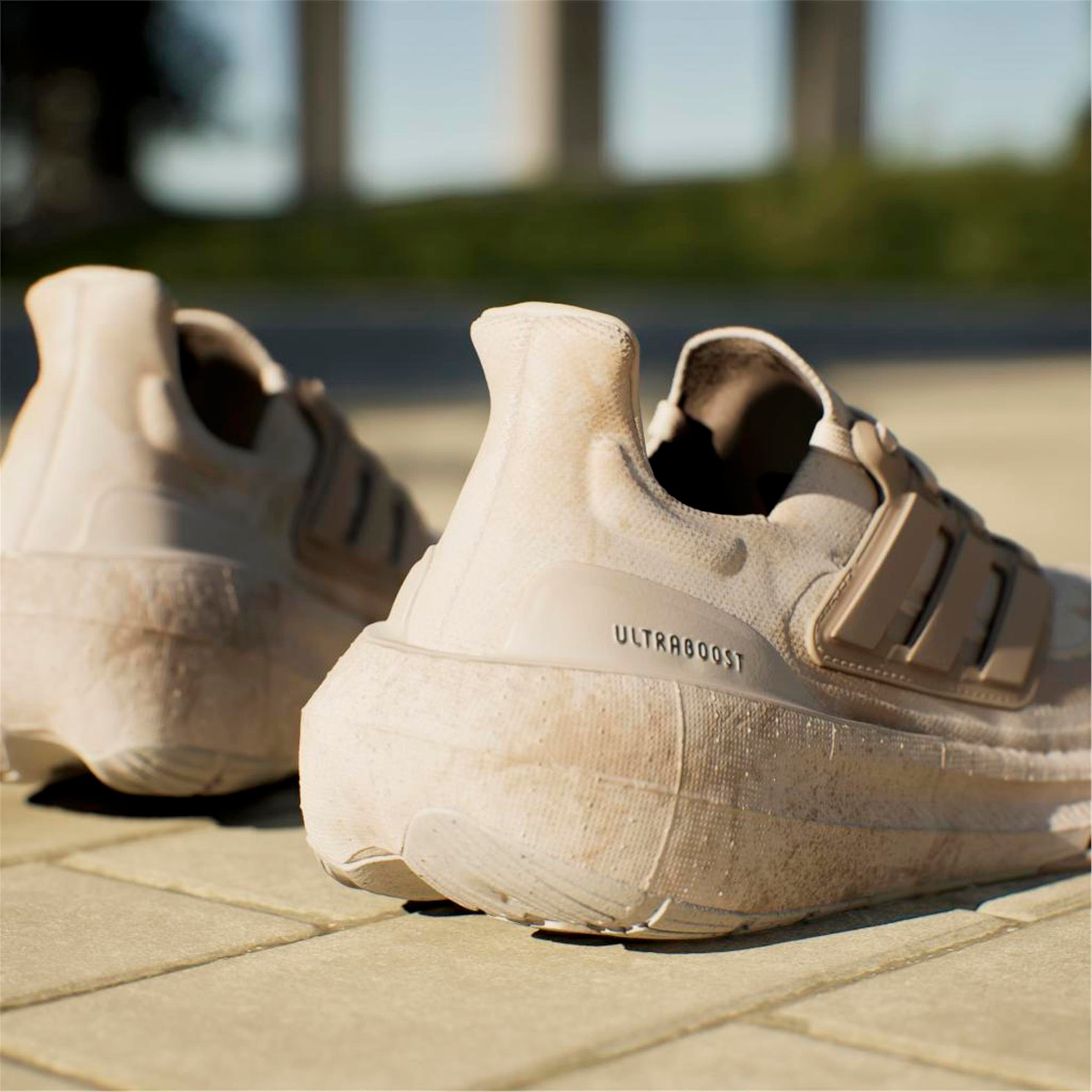 ULTRABOOST LIGHT W
