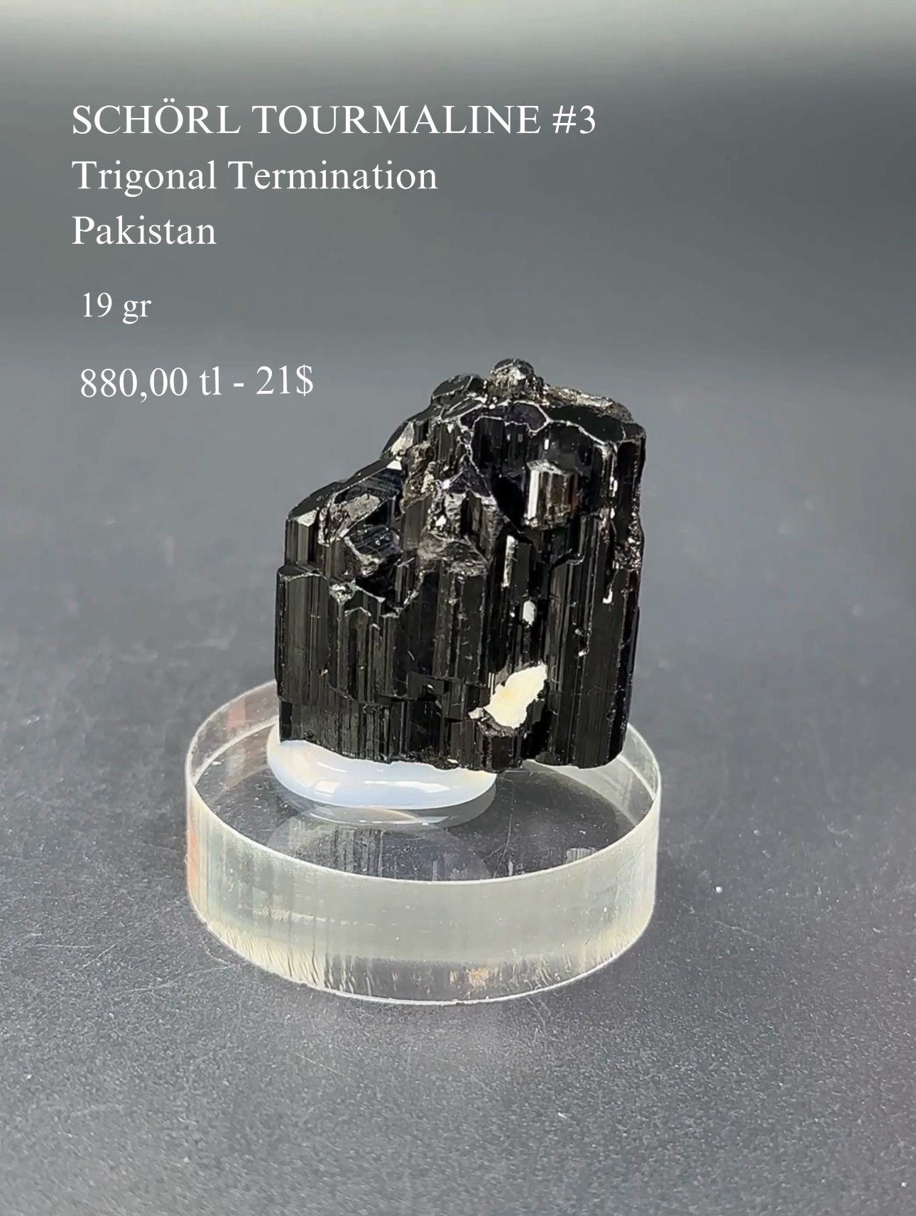 SCHÖRL TURMALİN 19 GR.