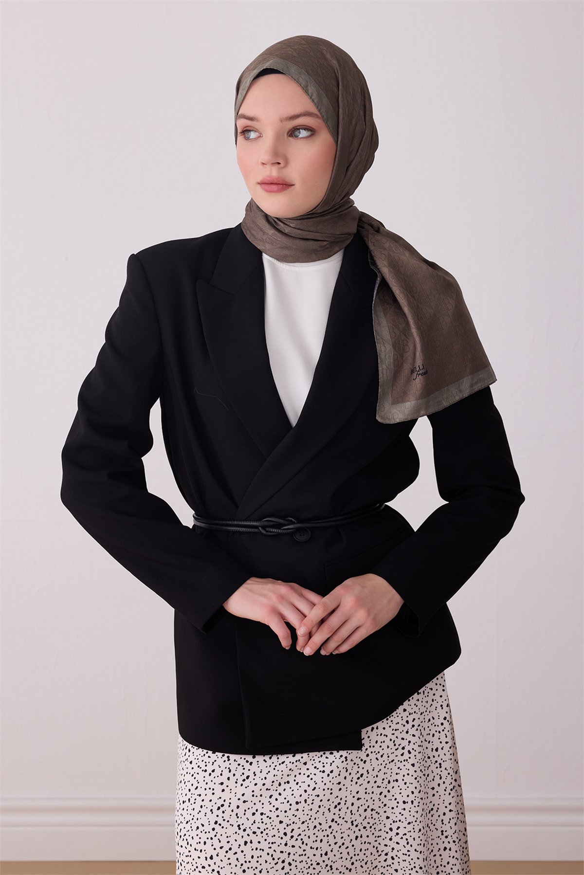 BELLİ FRESH MONOGRAM EŞARP