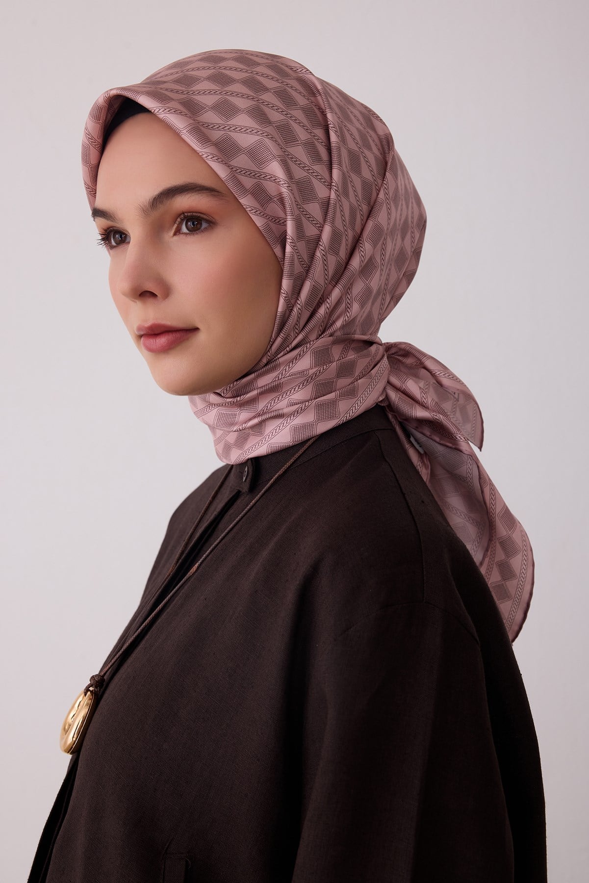 Pembe Geometrik Desen %100 Twill İpek Eşarp 4425-02