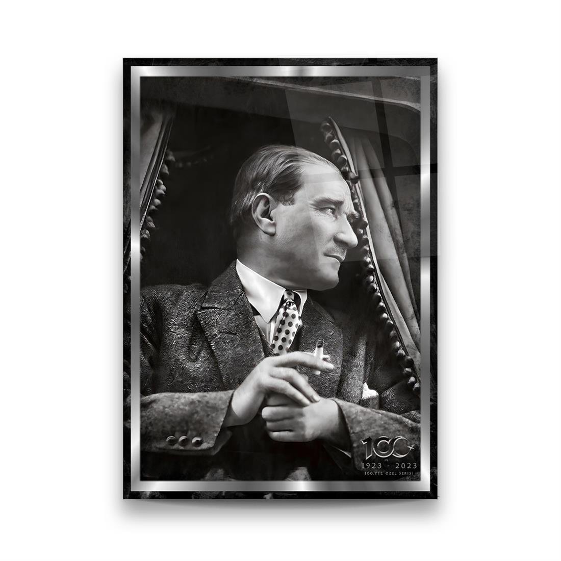 Atatürk 3 Dikey Cam Tablo