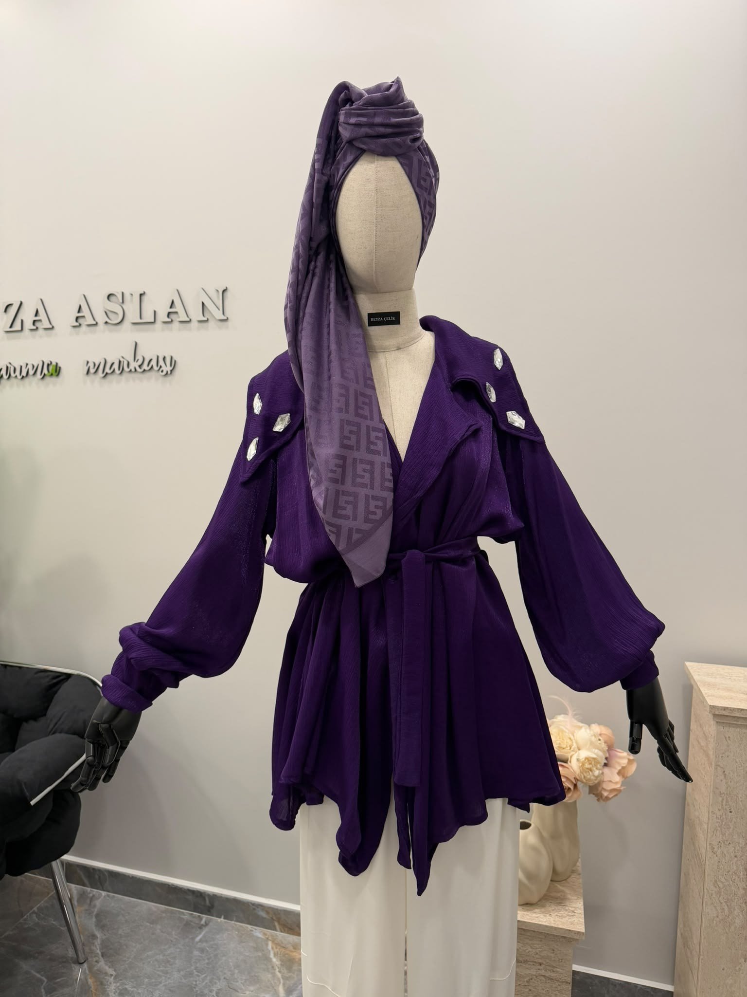 Taşlı Mor Ceket