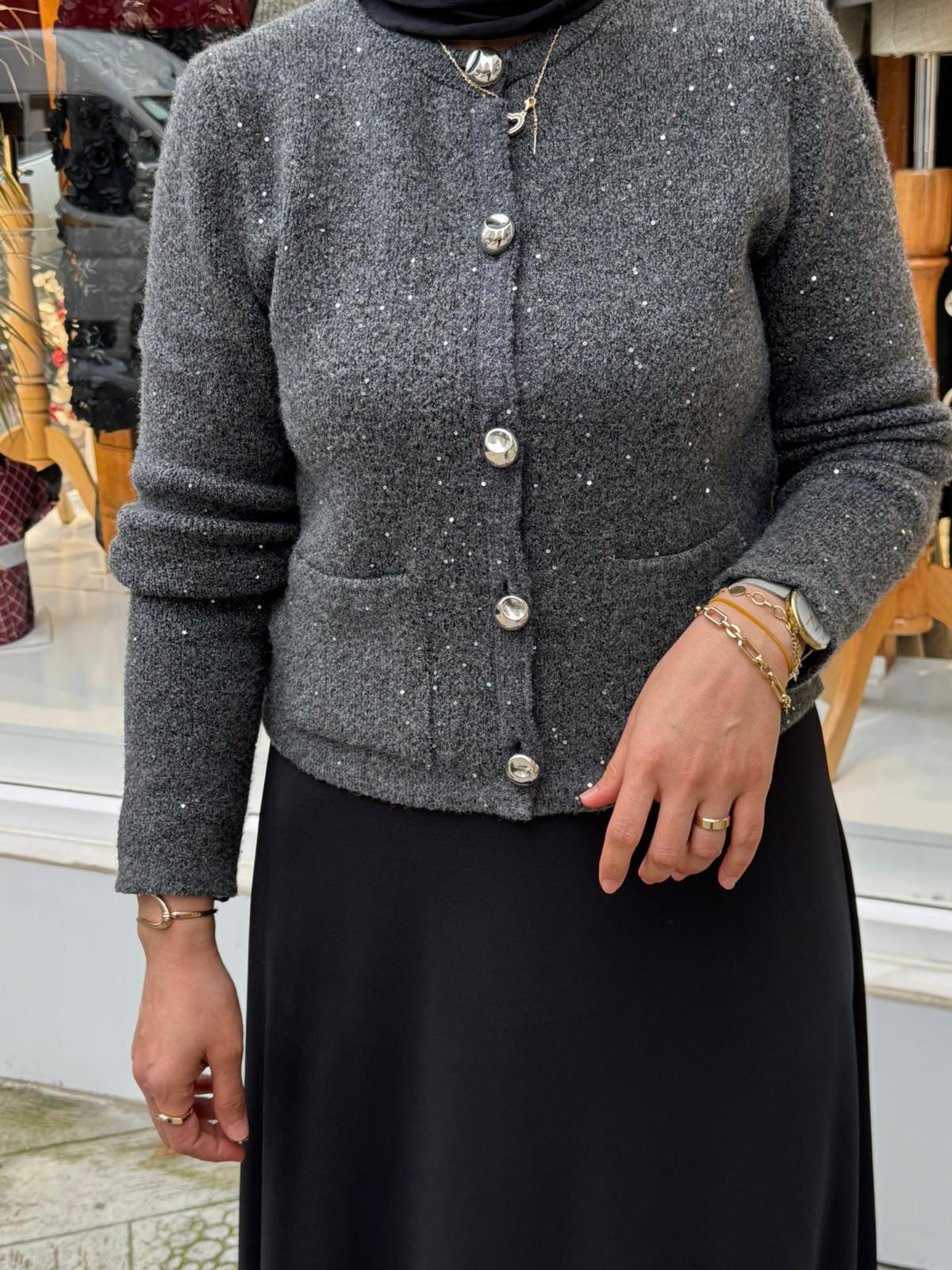 PULLU SİMLİ DÜĞMELİ TRİKO HIRKA FÜME 3982