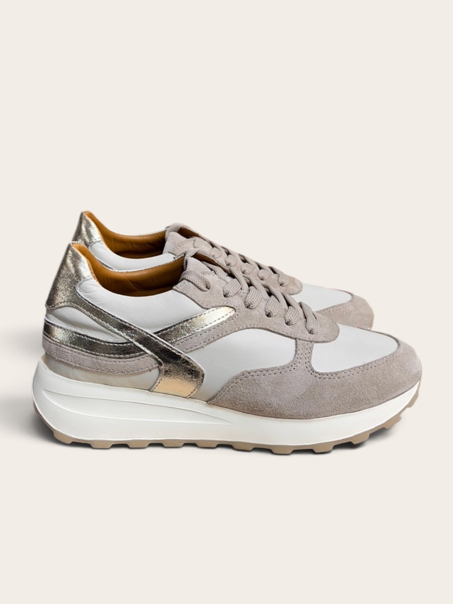 Bej Hakiki Deri Gold  Detay Bağcıklı Comfort Sneaker