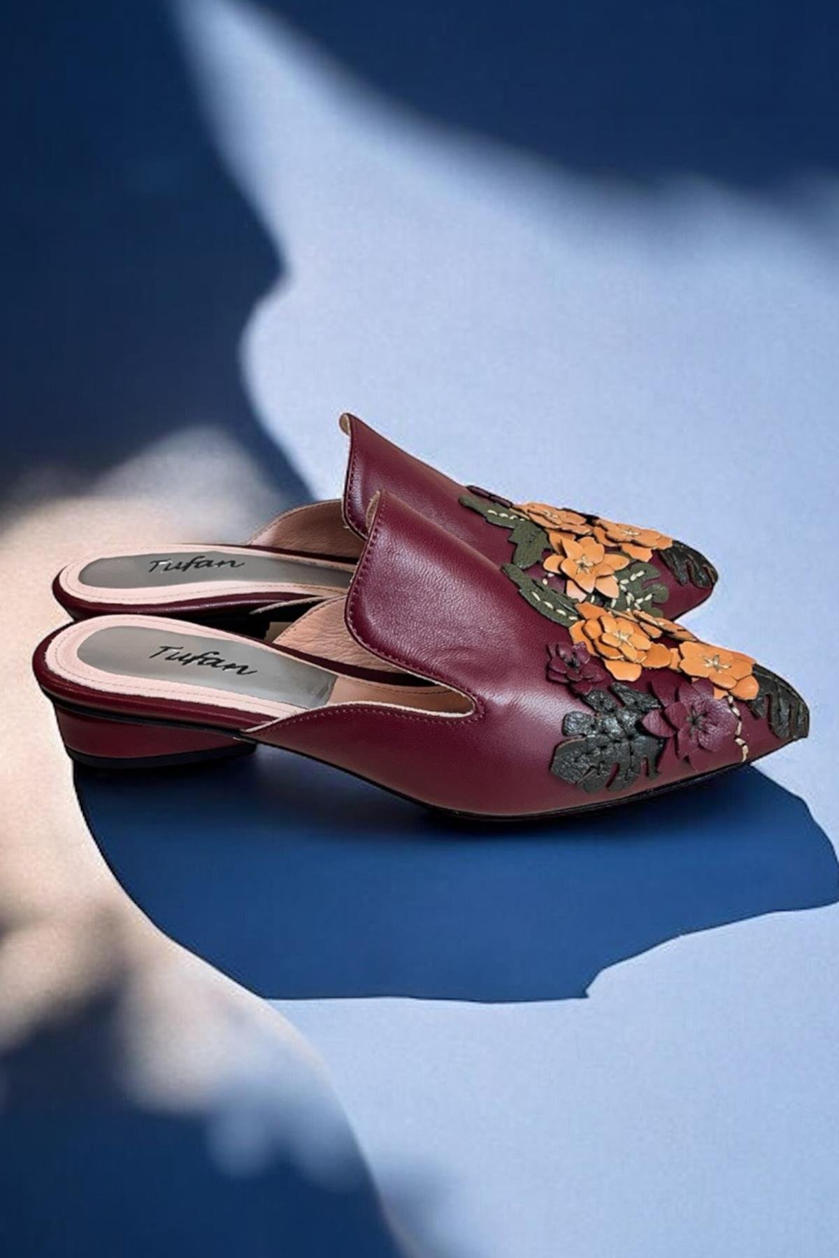 Bordo  Hakiki Deri Çiçek Motifli El Yapımı Terlik