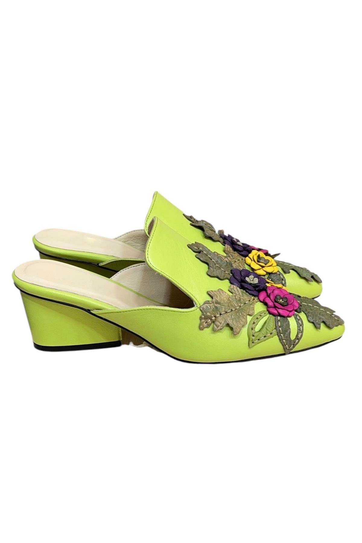 Fıstık Yeşil  Hakiki Deri Çiçek Motifli El Yapımı Terlik