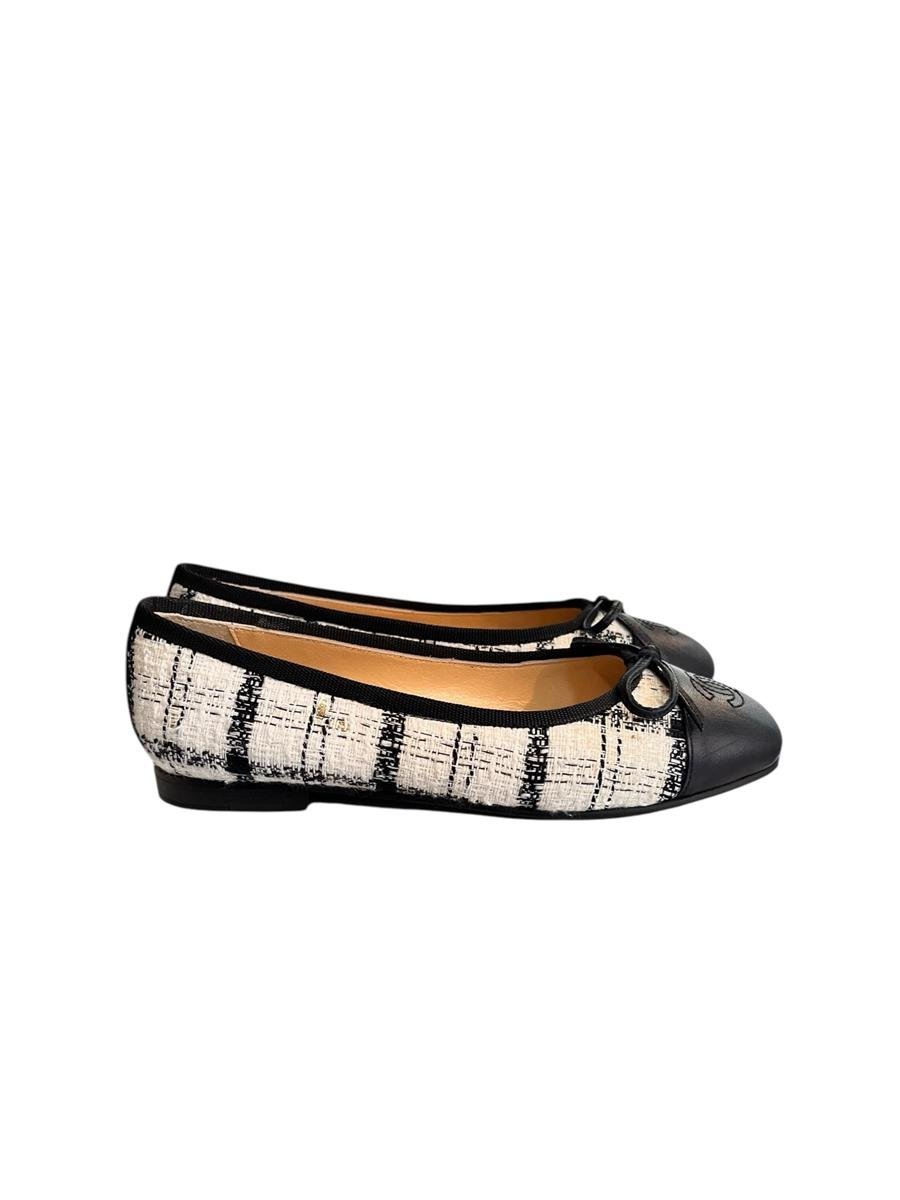 Siyah Beyaz Kumaş  Hakiki Deri Siyah Burun  Babet