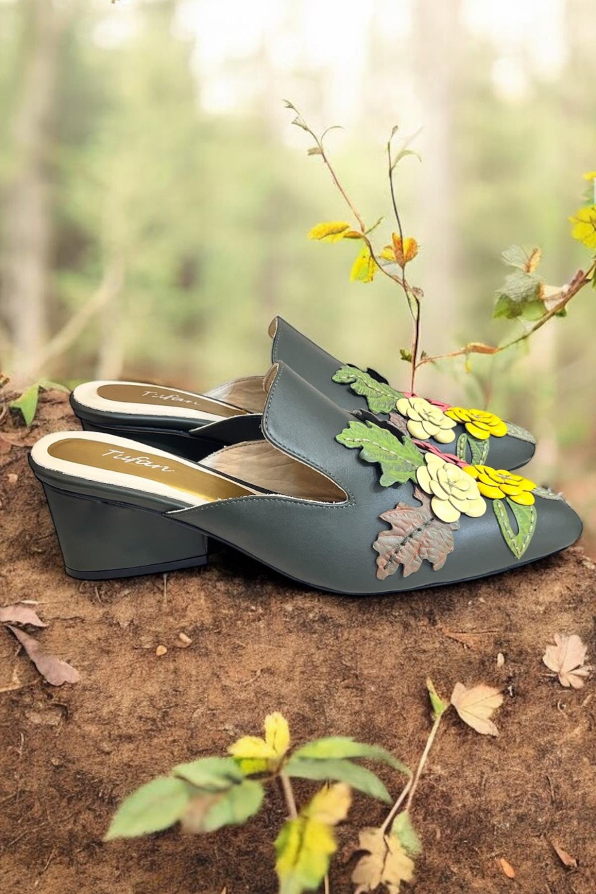 Yağ Yeşili Hakiki Deri Çiçek Motifli El Yapımı Terlik