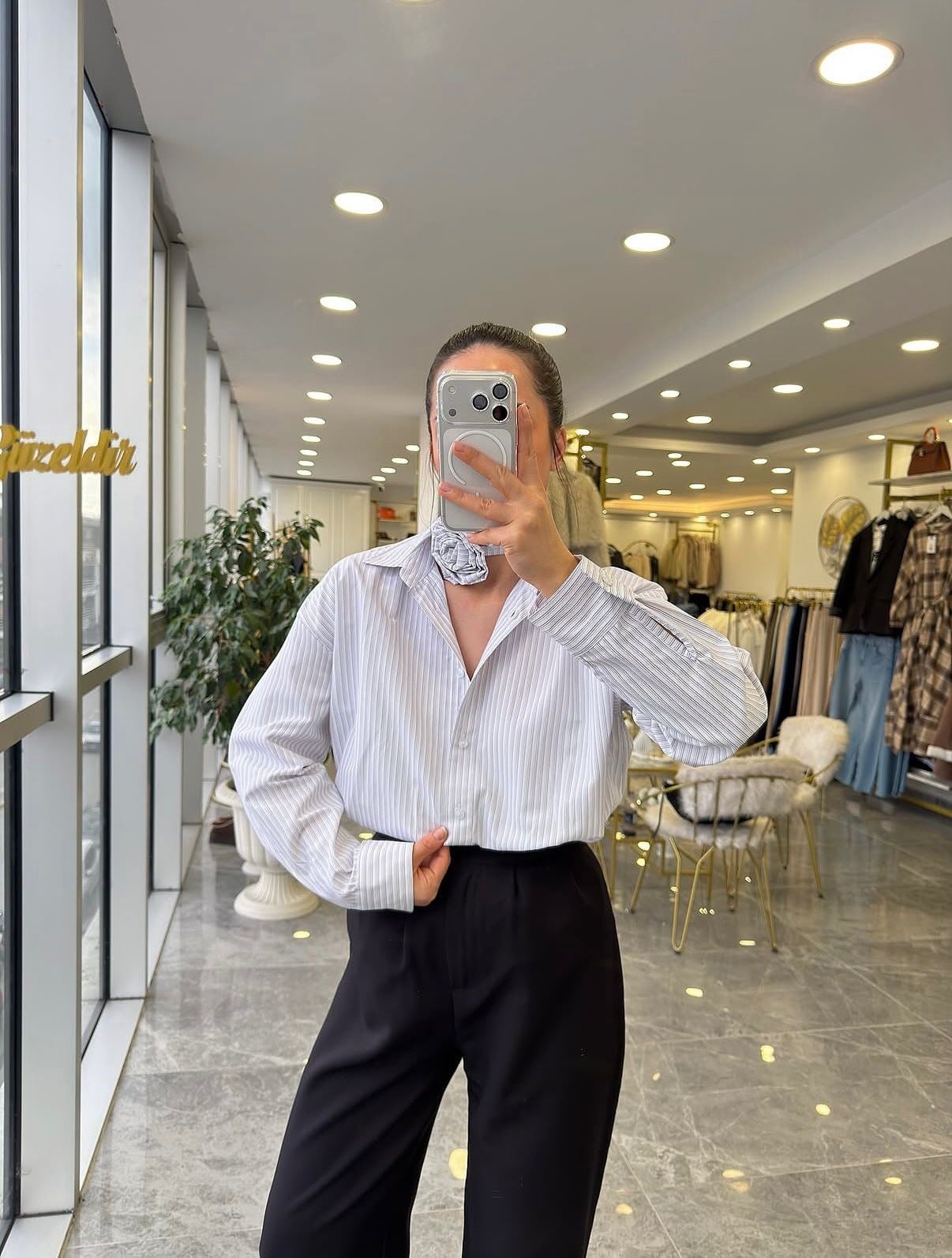 GÖMLEKModa MTÇZGLGLDTYLGMLK3000Gül Detaylı Çizgili Gömlek