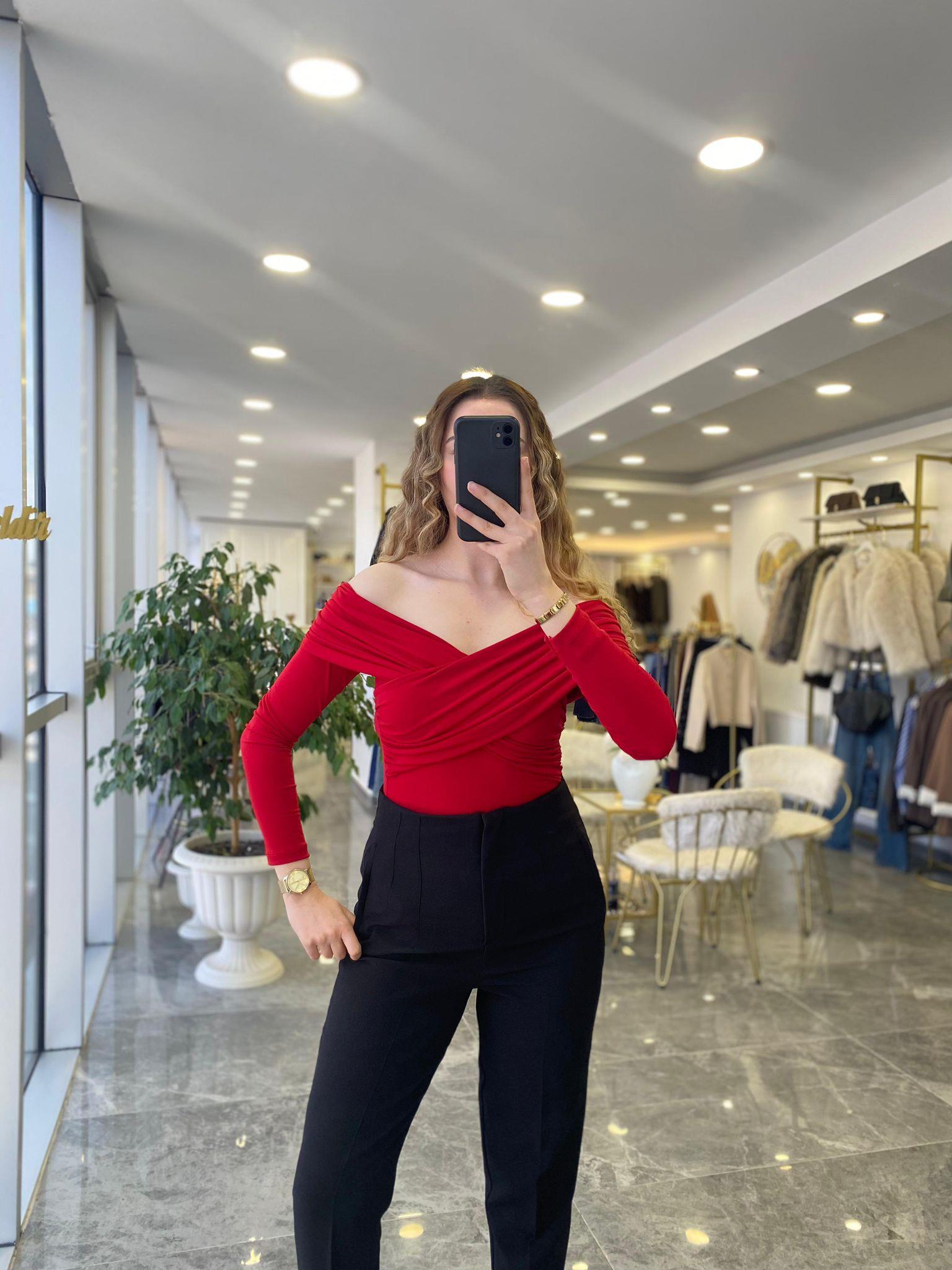 BLUZModa MTOMZDKLTBLZ1000Omuz Dekolte Bluz Kırmızı