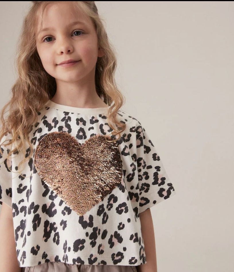 Leopar Desenli  Pullu Kalp İşlemeli Kız Çocuk Crop Tişört