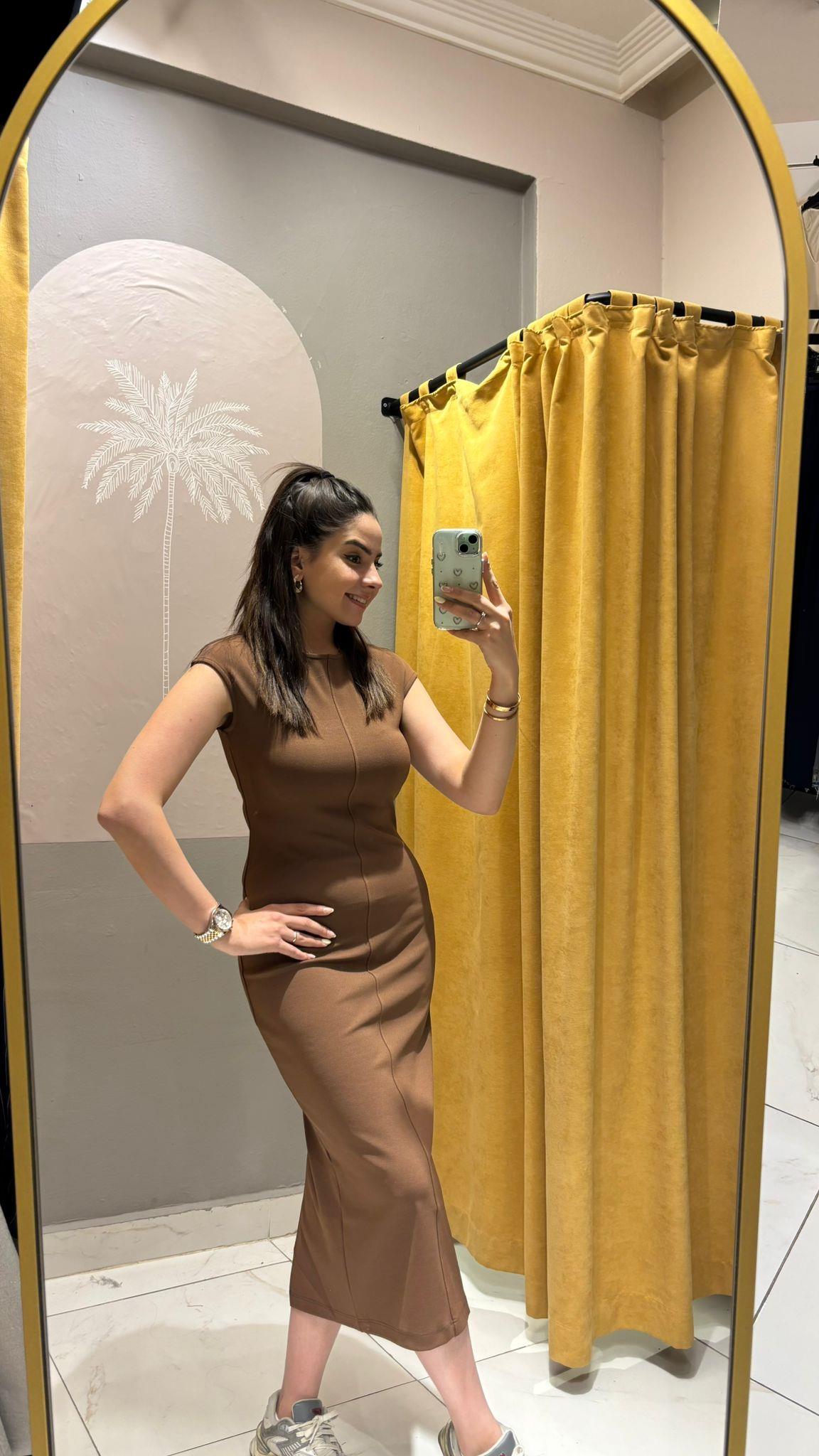 KAHVE DİKİŞ DETAYLI ELBİSE 