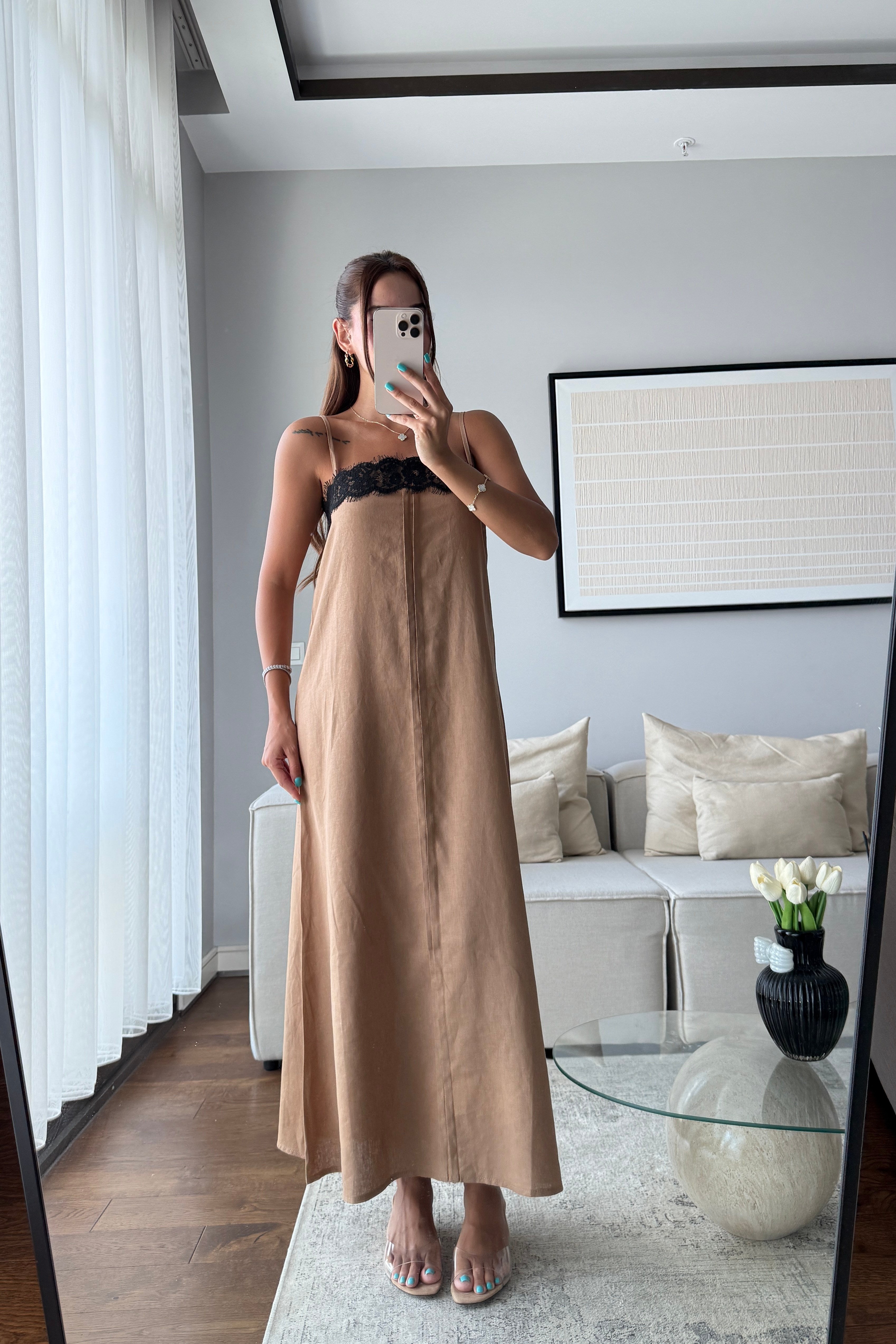 DANTEL DETAYLI KETEN ELBİSE-KAHVE