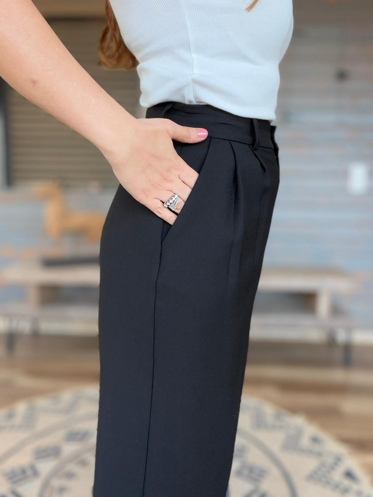 Aplike Nakışlı Bermuda Pantolon