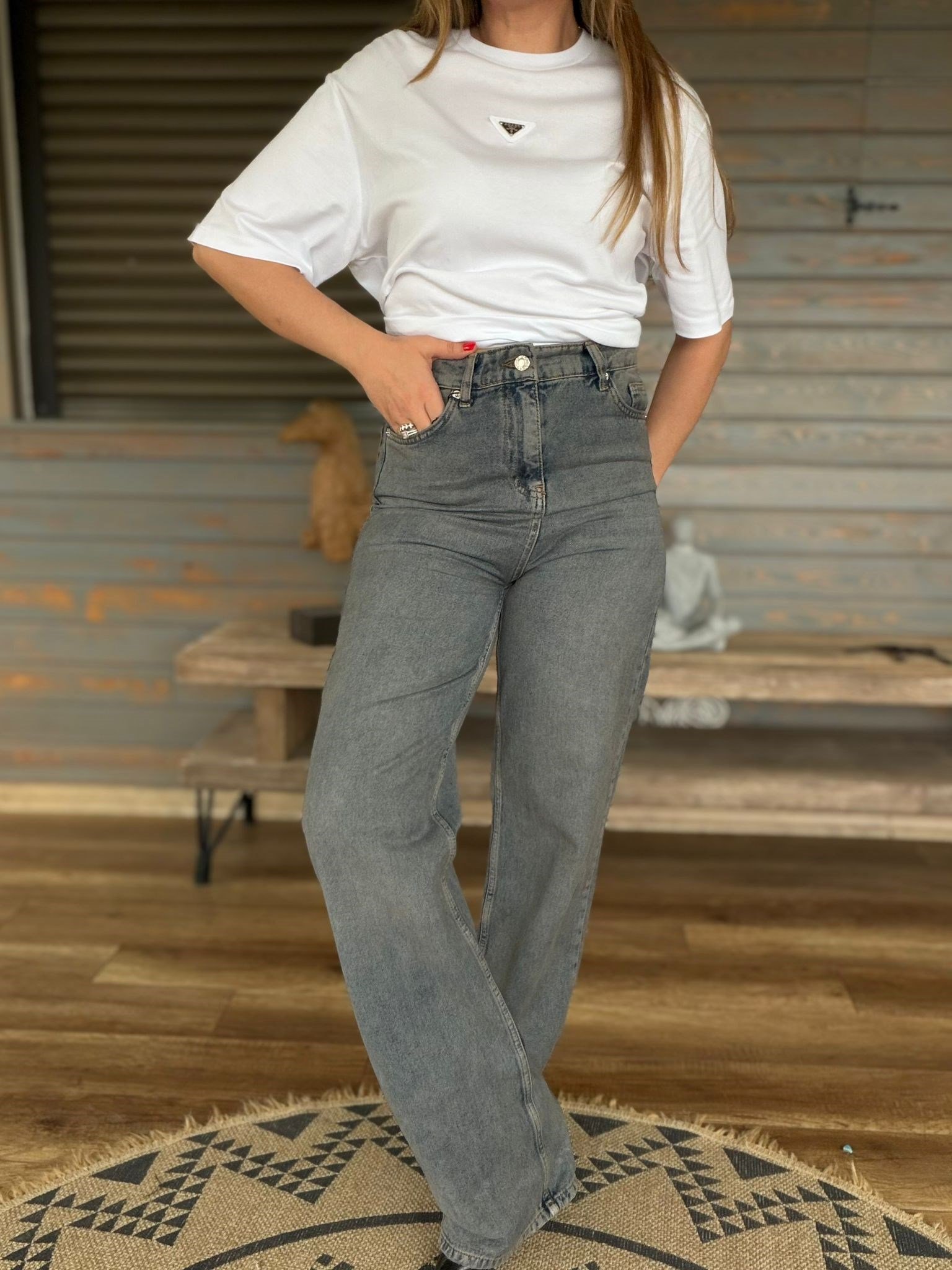 Arka Cep Metal Logo Detaylı Jean Pantolon
