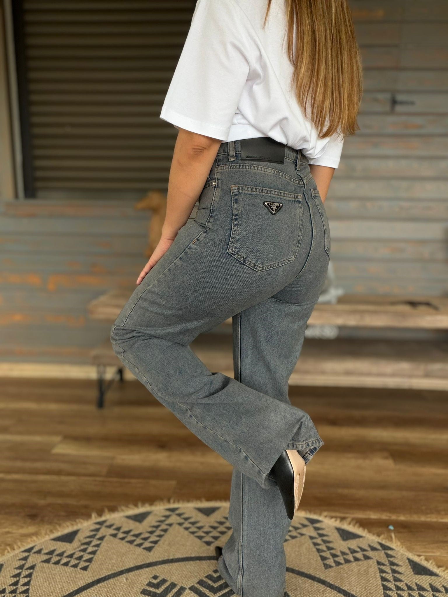 Arka Cep Metal Logo Detaylı Jean Pantolon