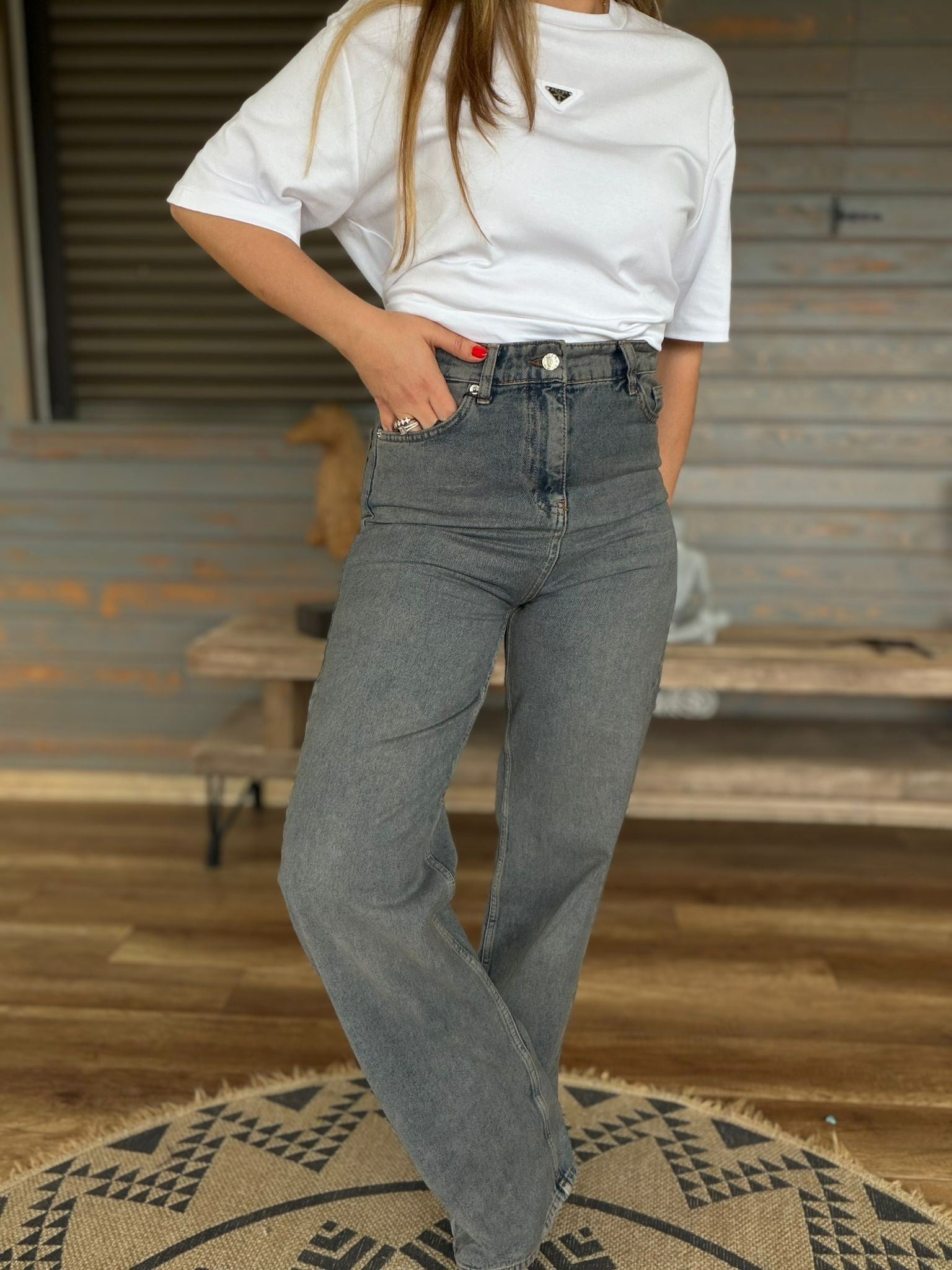 Arka Cep Metal Logo Detaylı Jean Pantolon