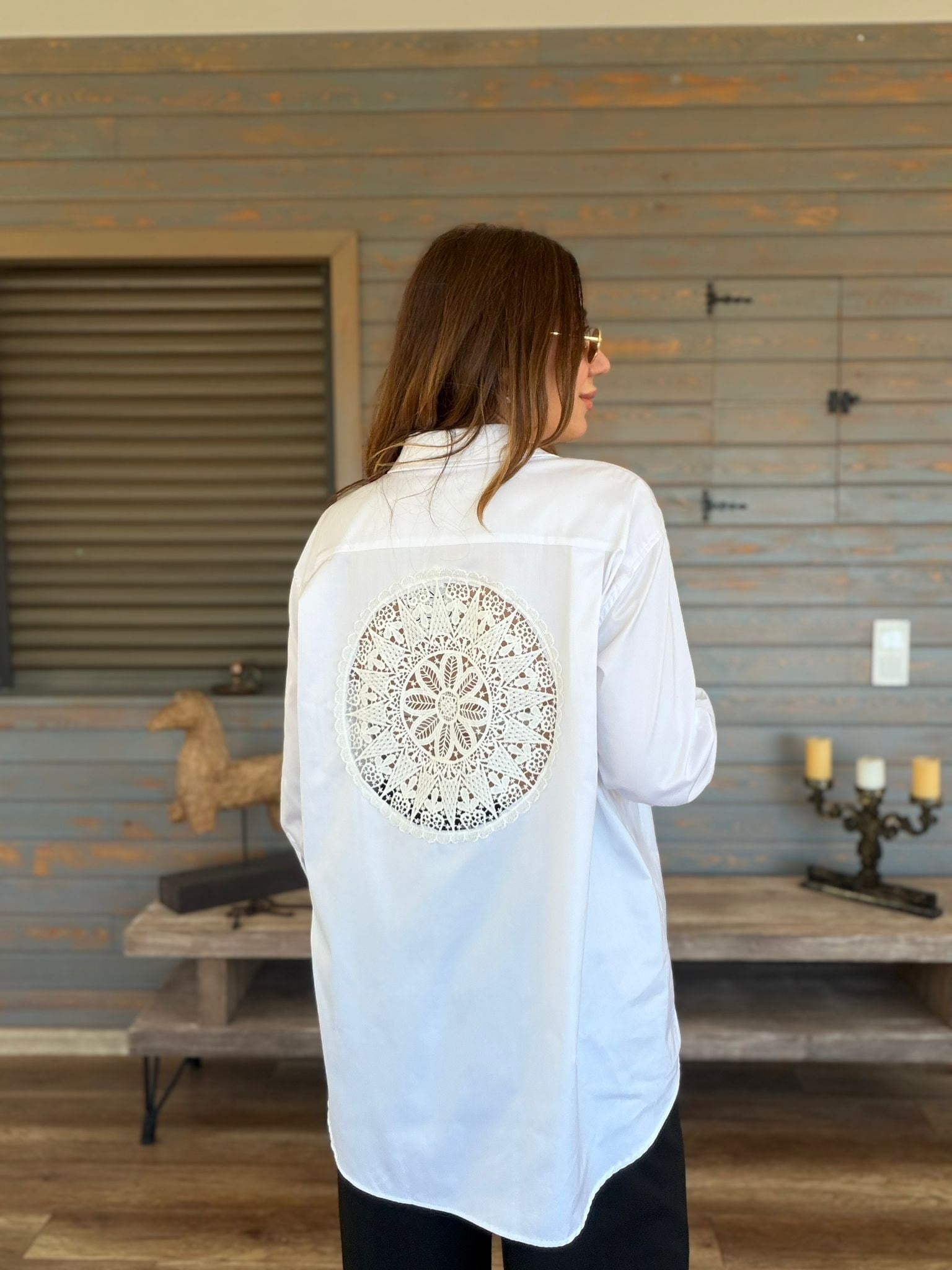 Arka Güpür Armalı Gömlek